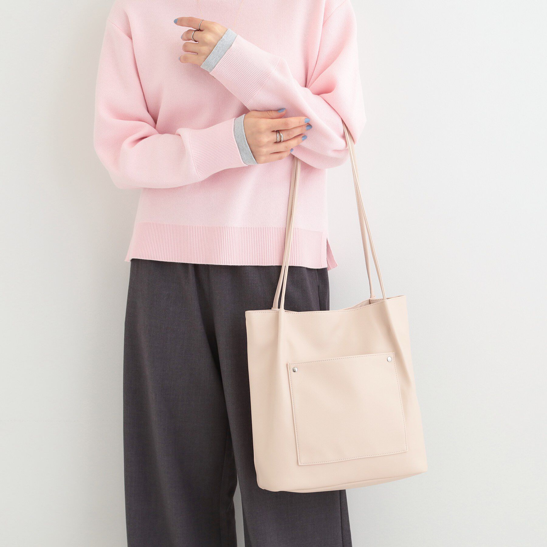 SHOO･LA･RUE「【A4/軽量】多ポケットでらくらく収納 つまみハンドルトートバッグ」|トートバッグ|アイボリー(004)