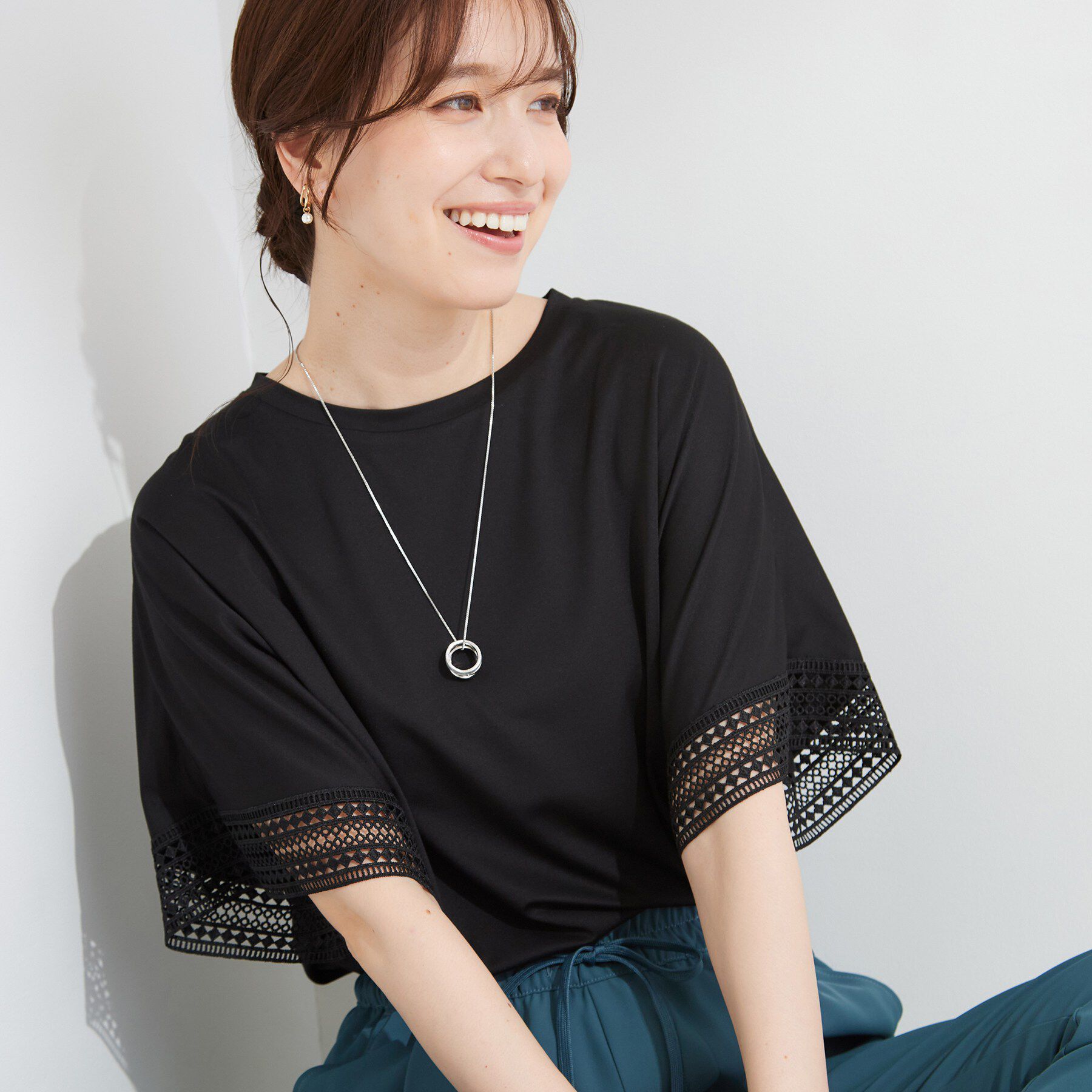 SHOO･LA･RUE「【ひんやり/UV/体型カバー】ヒップ周りが隠せる お袖レースTシャツ」|Tシャツ・カットソー|ブラック(019)