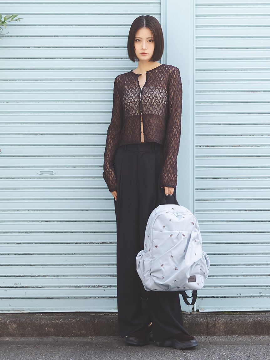emmi atelier「【限定カラーあり】フラワー刺繍 撥水ギャザーボディーバックパック」|リュック|