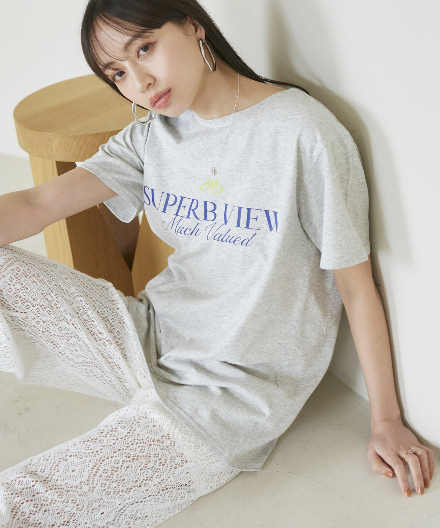 VIS「【洗える】Souvenir ロゴTシャツ」|Tシャツ・カットソー|ライトグレー(08)