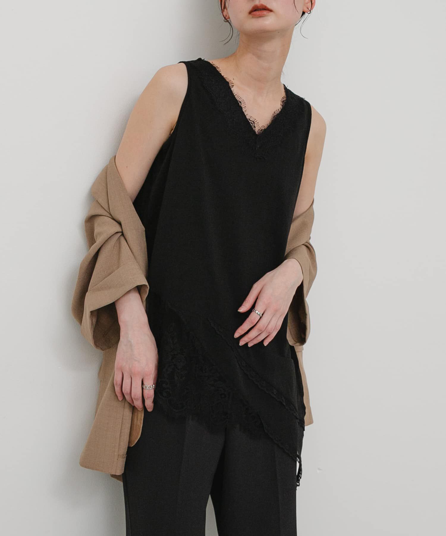 SENSE OF PLACE by URBAN RESEARCH「レースドッキングアシメカットトップ」|タンクトップ|ブラック