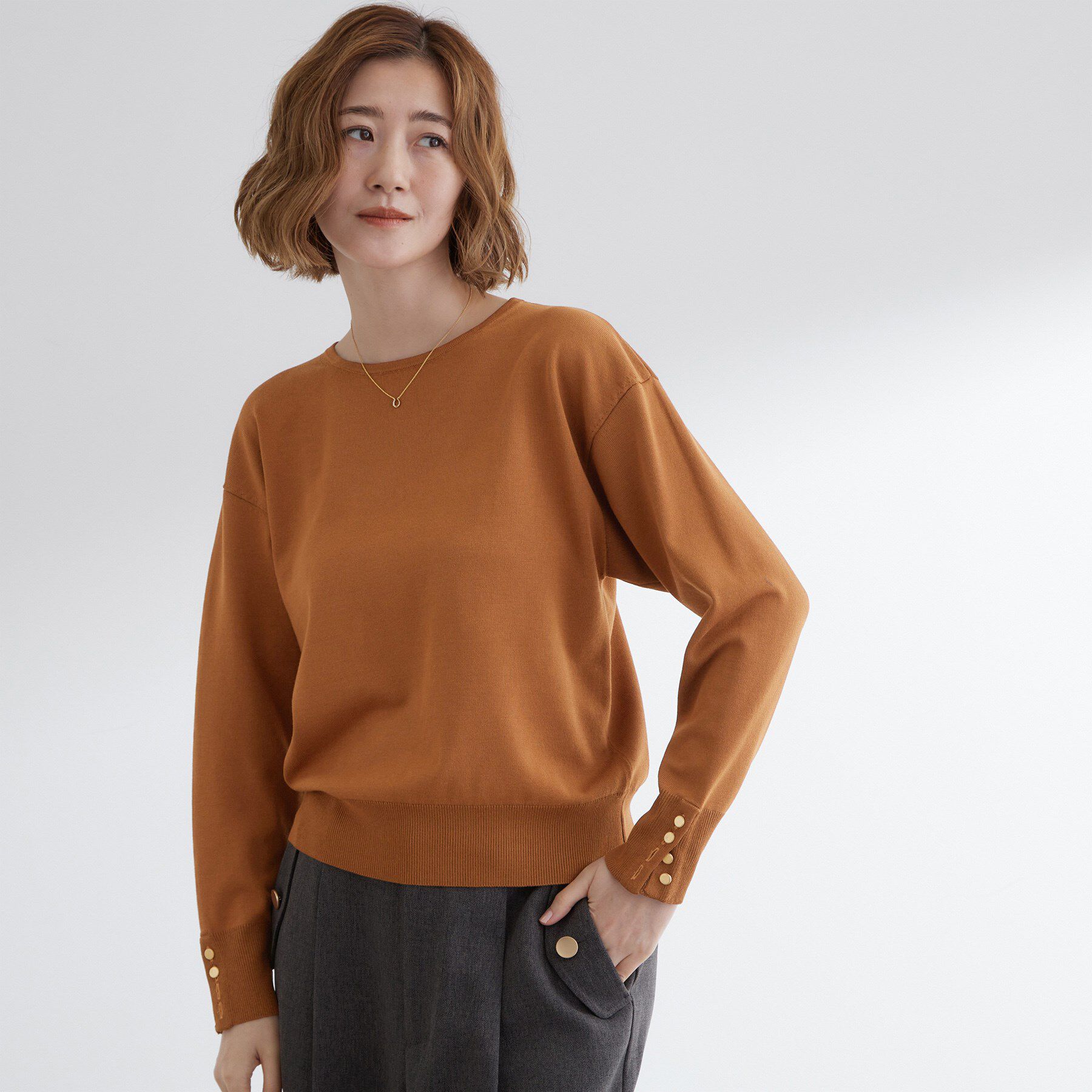 grove「ON/OFF毎日使える！袖口ボタンドロップショルダーニット」|ニット・セーター|キャメル(041)