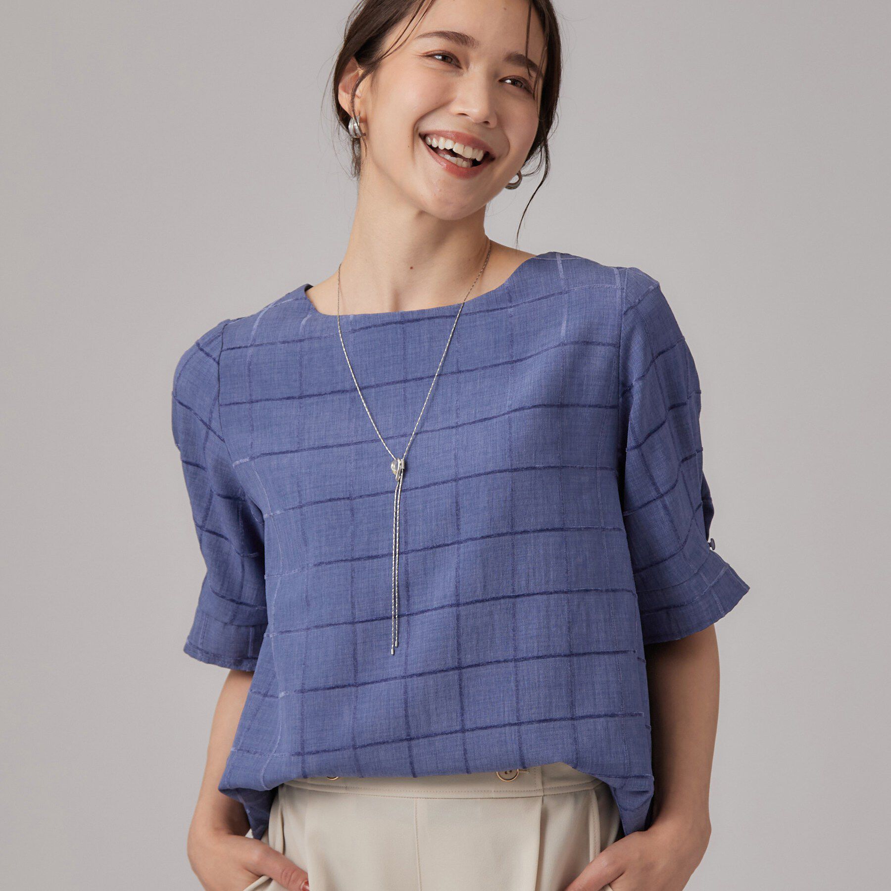 SHOO･LA･RUE「【セットアップ可/S-LL】モールチェックで上品に タックスリーブ ブラウス」|シャツ・ブラウス|ブルー(092)