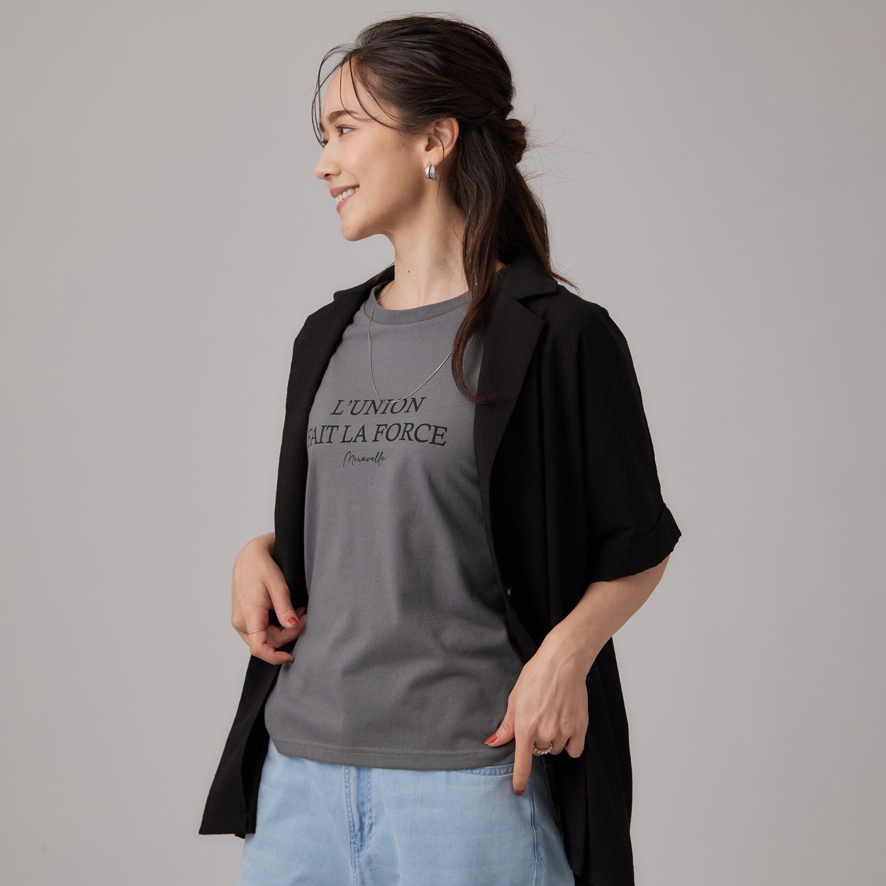 SHOO･LA･RUE「【2点セット/体型カバー】瞬間レイヤードコーデが完成 クロシェ編みベスト+ロゴT」|Tシャツ・カットソー|
