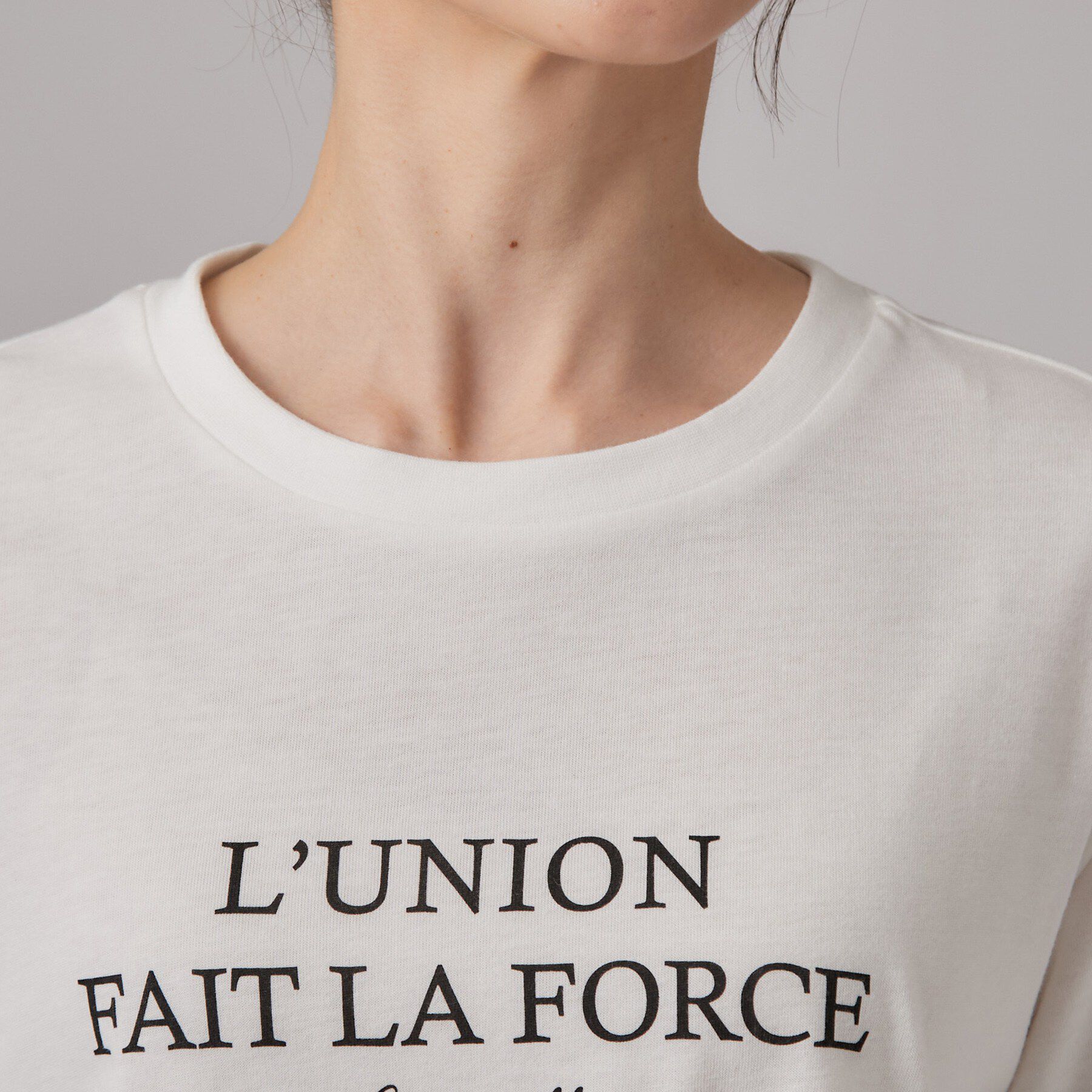 SHOO･LA･RUE「【2点セット/体型カバー】瞬間レイヤードコーデが完成 クロシェ編みベスト+ロゴT」|Tシャツ・カットソー|
