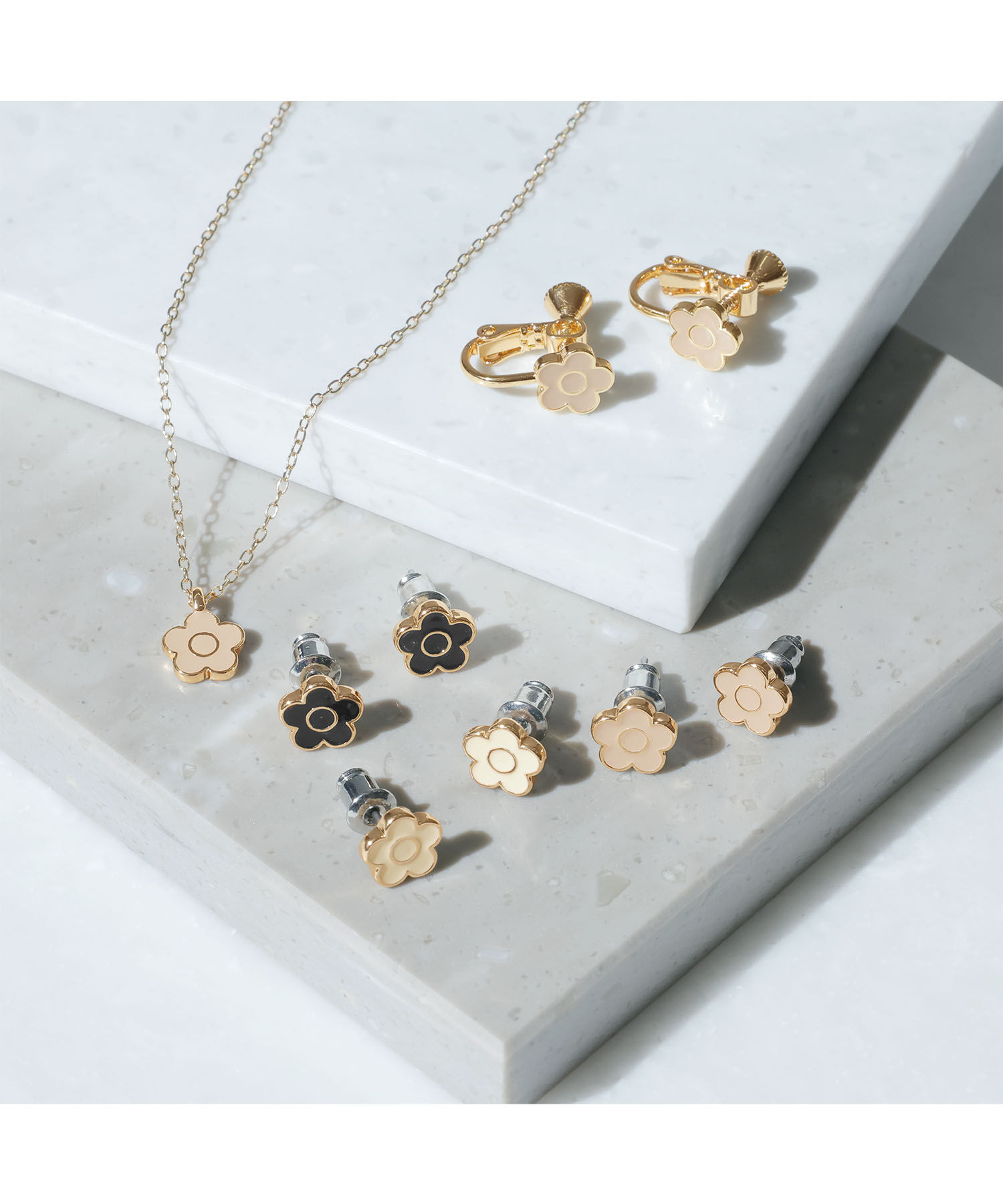 MARY QUANT「ミニデイジーエポ ピアス」|ピアス|