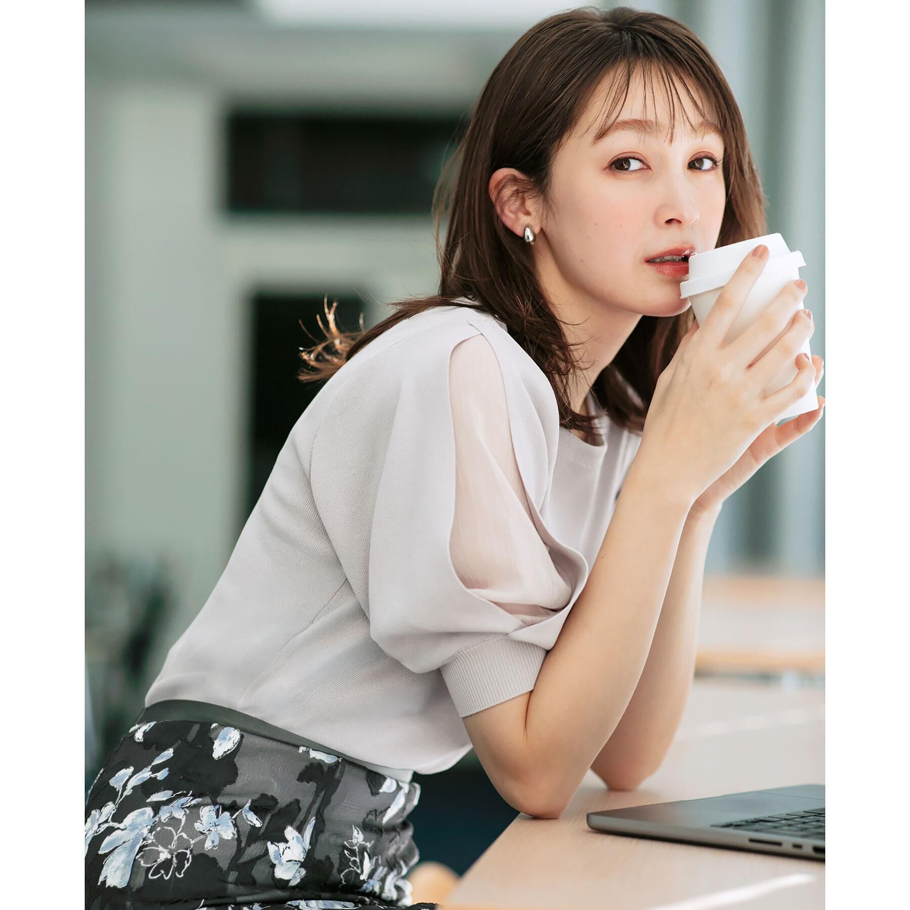 index「《6色展開／XS-LLサイズ》ドライタッチ デザインスリーブニット【洗濯機洗い可／接触冷感／抗ピル】」|ニット・セーター|グレージュ(050)