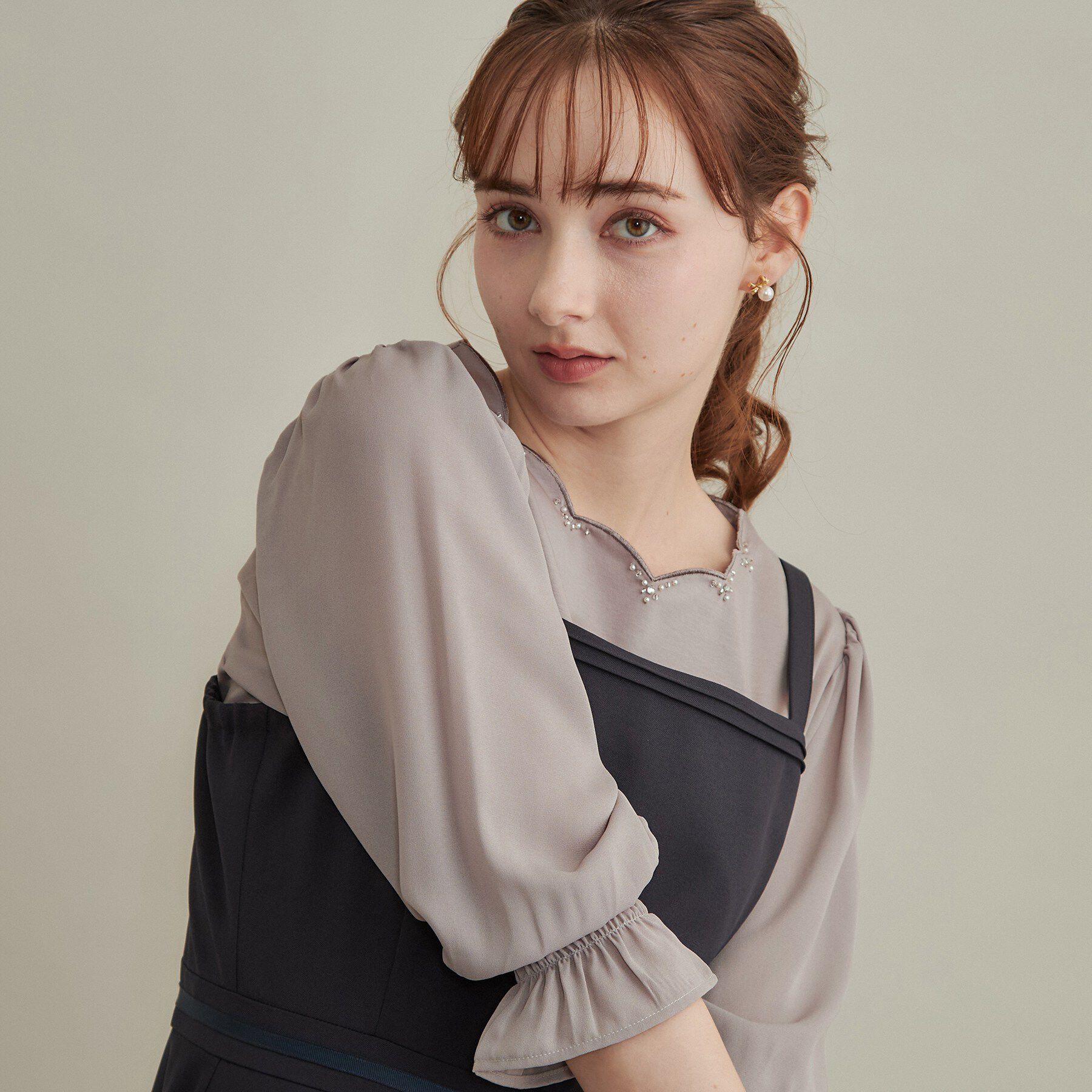 Couture broach「【顔まわり華やぐ・接触冷感・UVカット】スカラ刺繍トップス」|Tシャツ・カットソー|