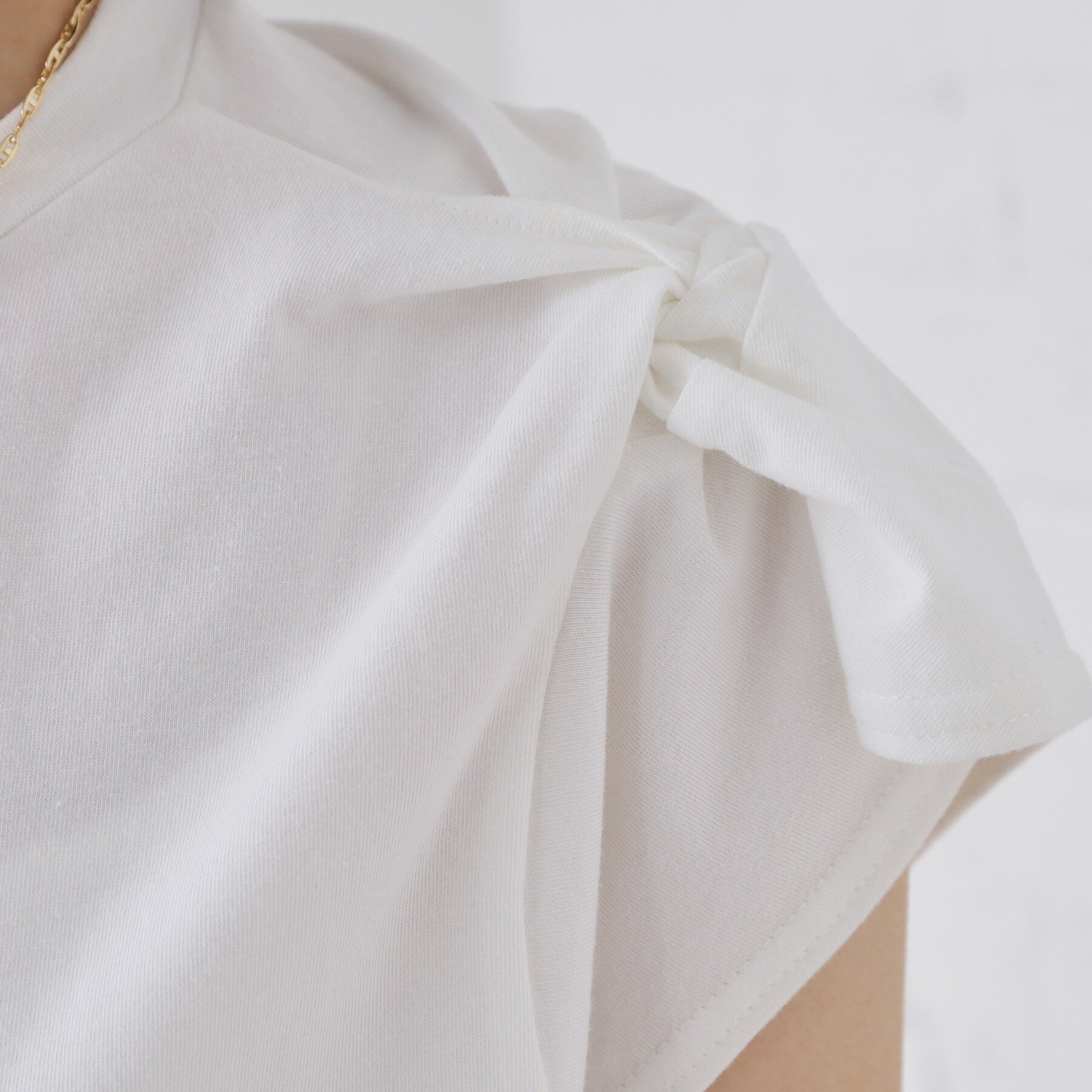 THE SHOP TK「【ひんやり/汗じみ防止】ツイストアクセントトップス」|Tシャツ・カットソー|