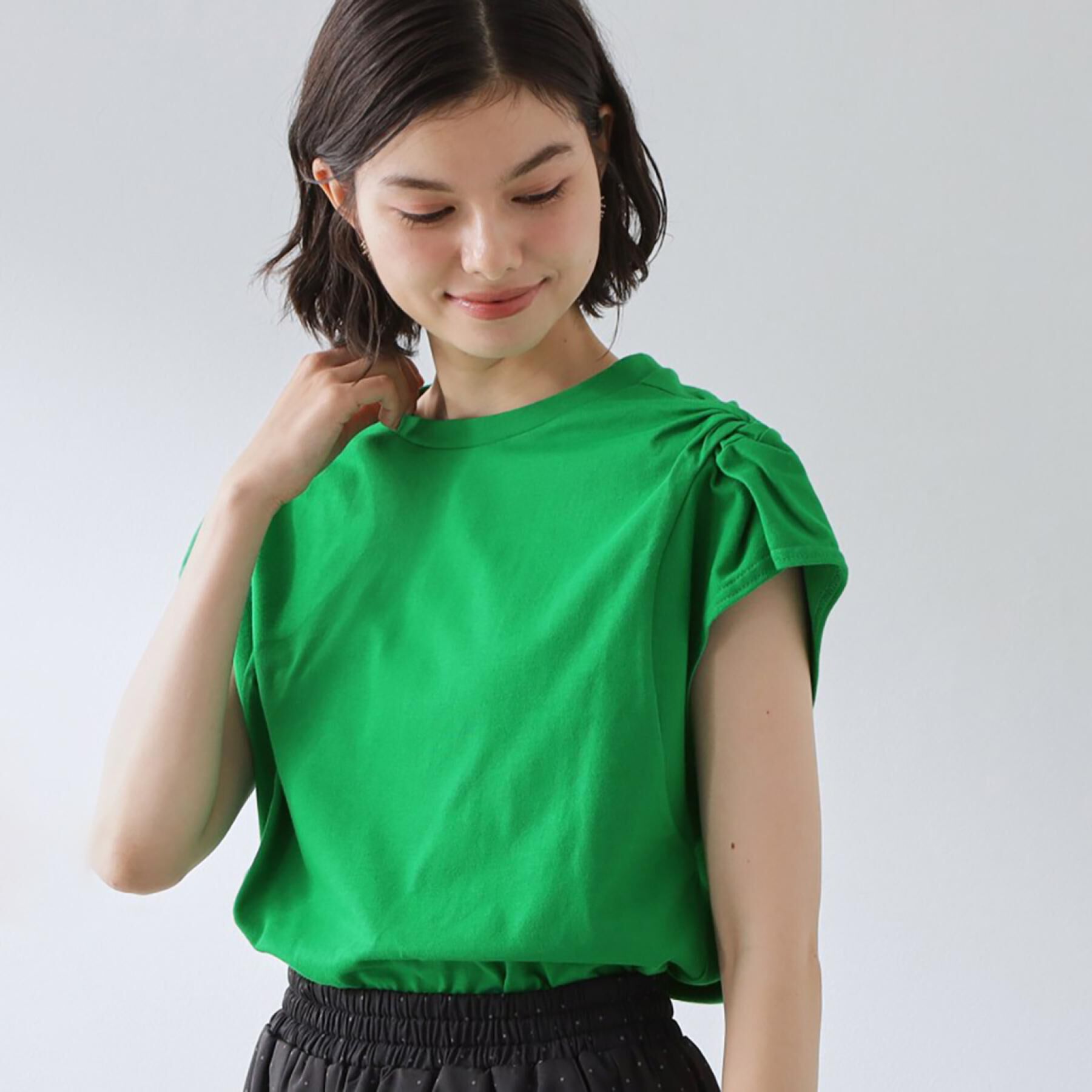 THE SHOP TK「【ひんやり/汗じみ防止】ツイストアクセントトップス」|Tシャツ・カットソー|グリーン(022)