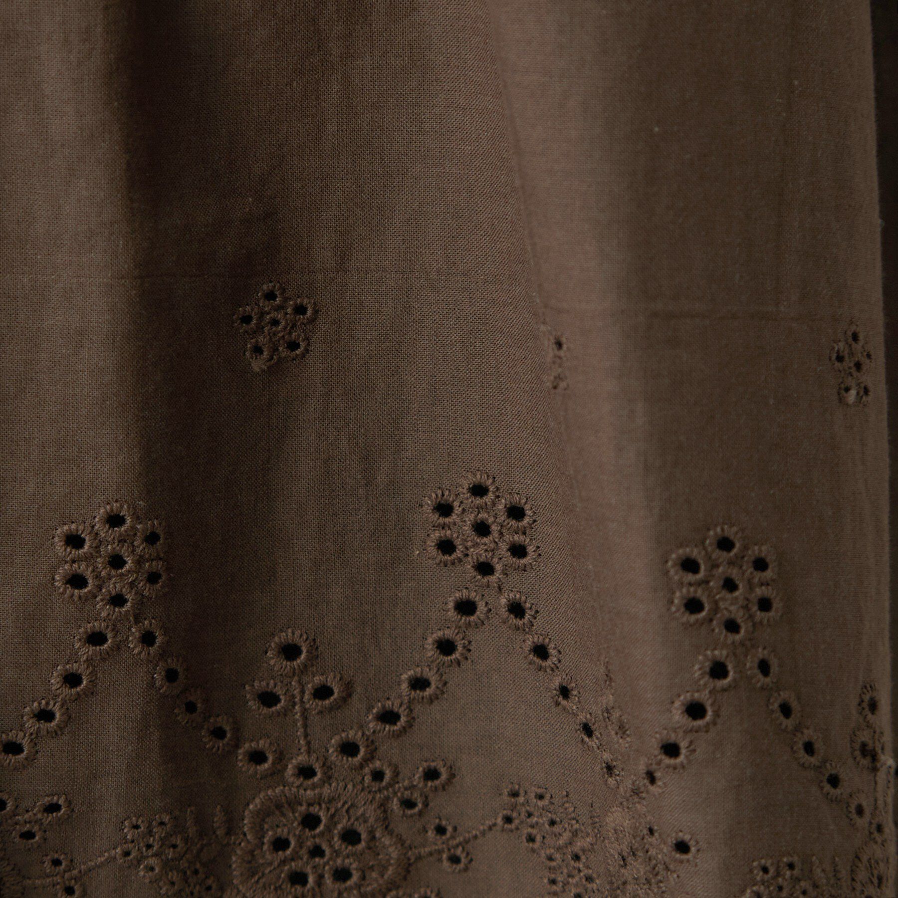 SHOO･LA･RUE「【洗濯機可/綿100％】刺繍レースがこなれ見え インせず着られるペプラムブラウス」|シャツ・ブラウス|