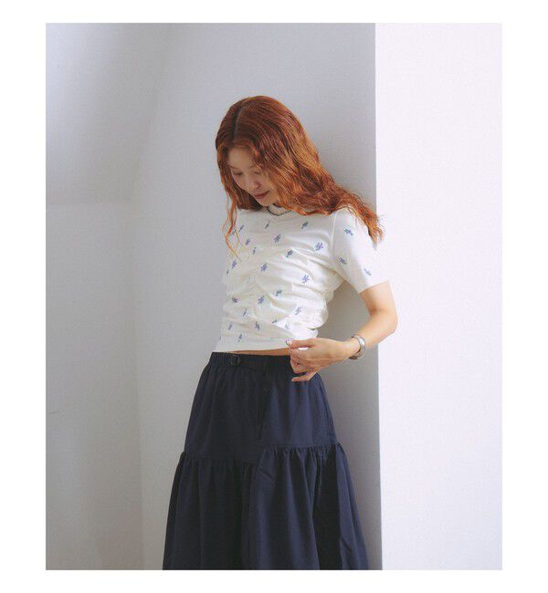 Ray BEAMS 「フラワー 刺繍 シャーリング Tシャツ / 26SS 花柄 洗える コンパクトTシャツ」|Tシャツ・カットソー|IVORY