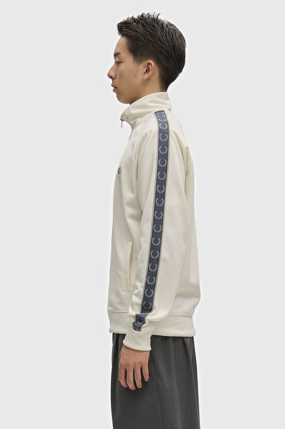 FRED PERRY 「FRED PERRY／Contrast Tape Track Jacket／フレッドペリー コントラストテープトラックジャケット」|ブルゾン・スタジャン|