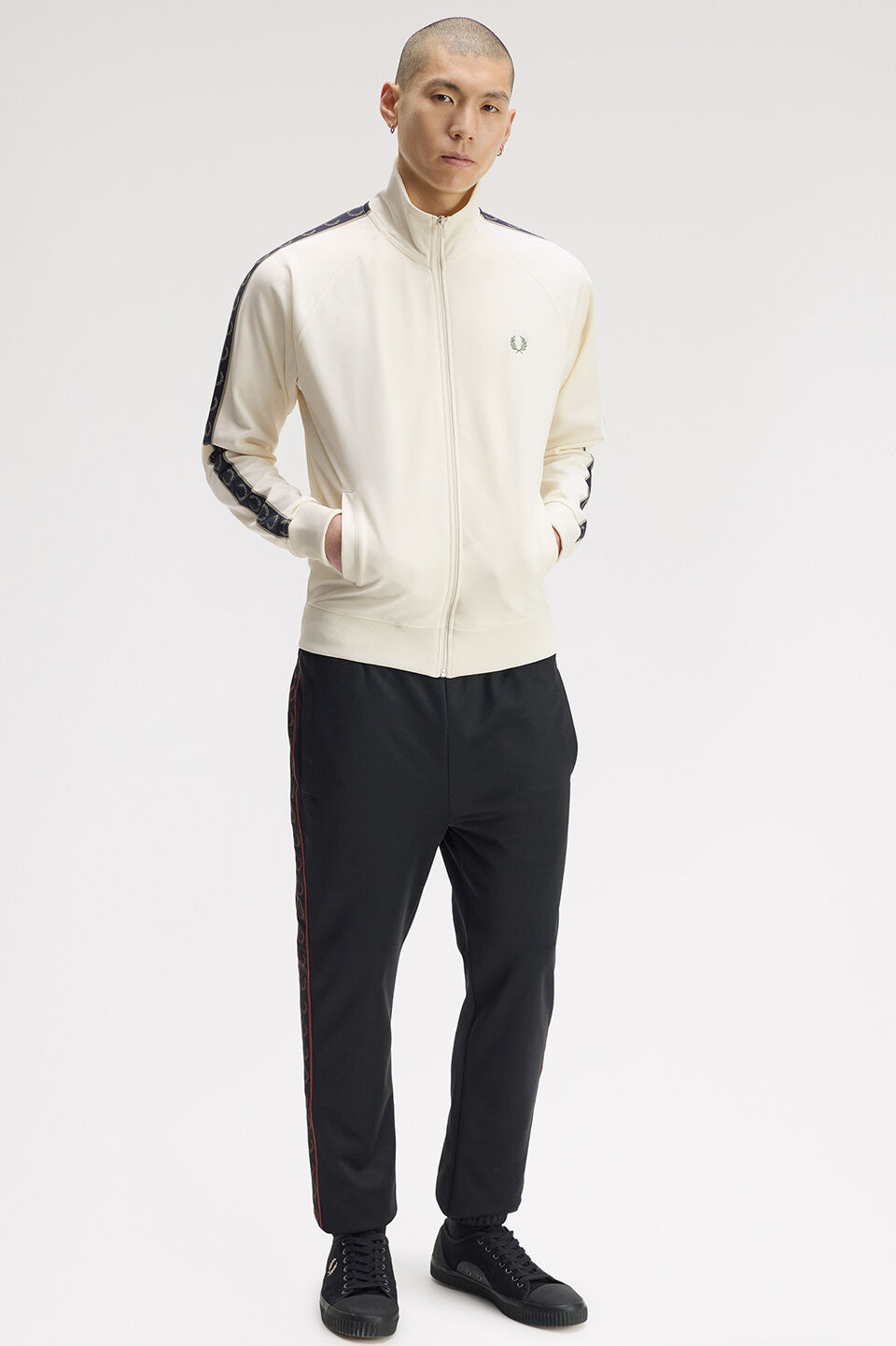 FRED PERRY 「FRED PERRY／Contrast Tape Track Jacket／フレッドペリー コントラストテープトラックジャケット」|ブルゾン・スタジャン|