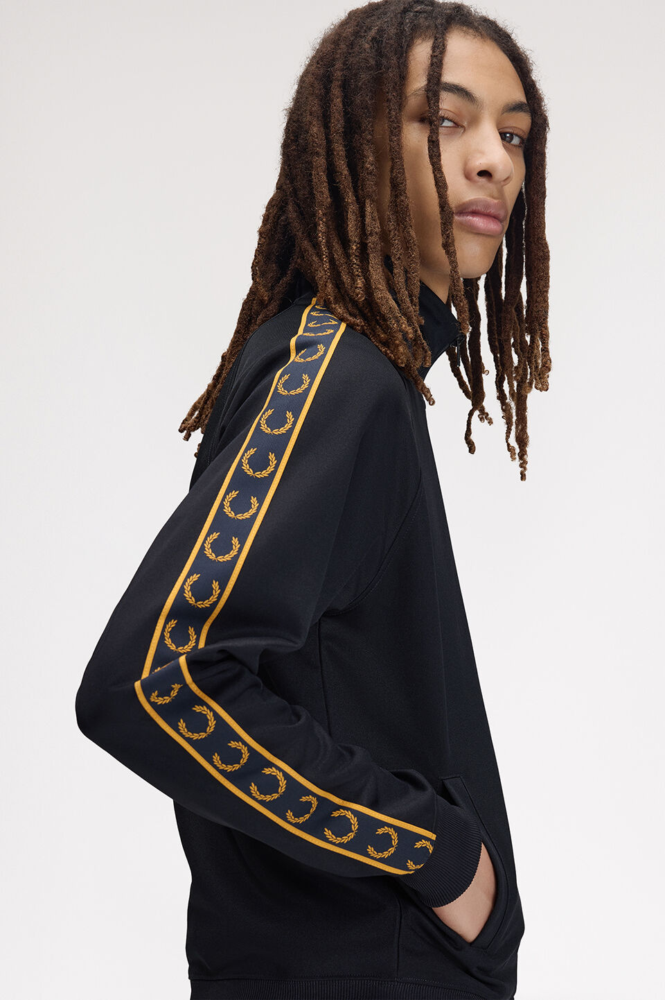 FRED PERRY 「FRED PERRY／Contrast Tape Track Jacket／フレッドペリー コントラストテープトラックジャケット」|ブルゾン・スタジャン|