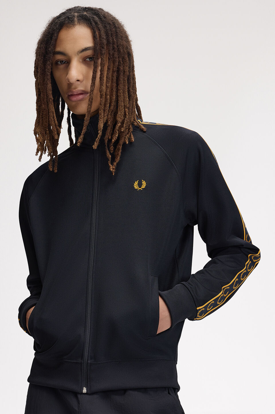 FRED PERRY 「FRED PERRY／Contrast Tape Track Jacket／フレッドペリー コントラストテープトラックジャケット」|ブルゾン・スタジャン|