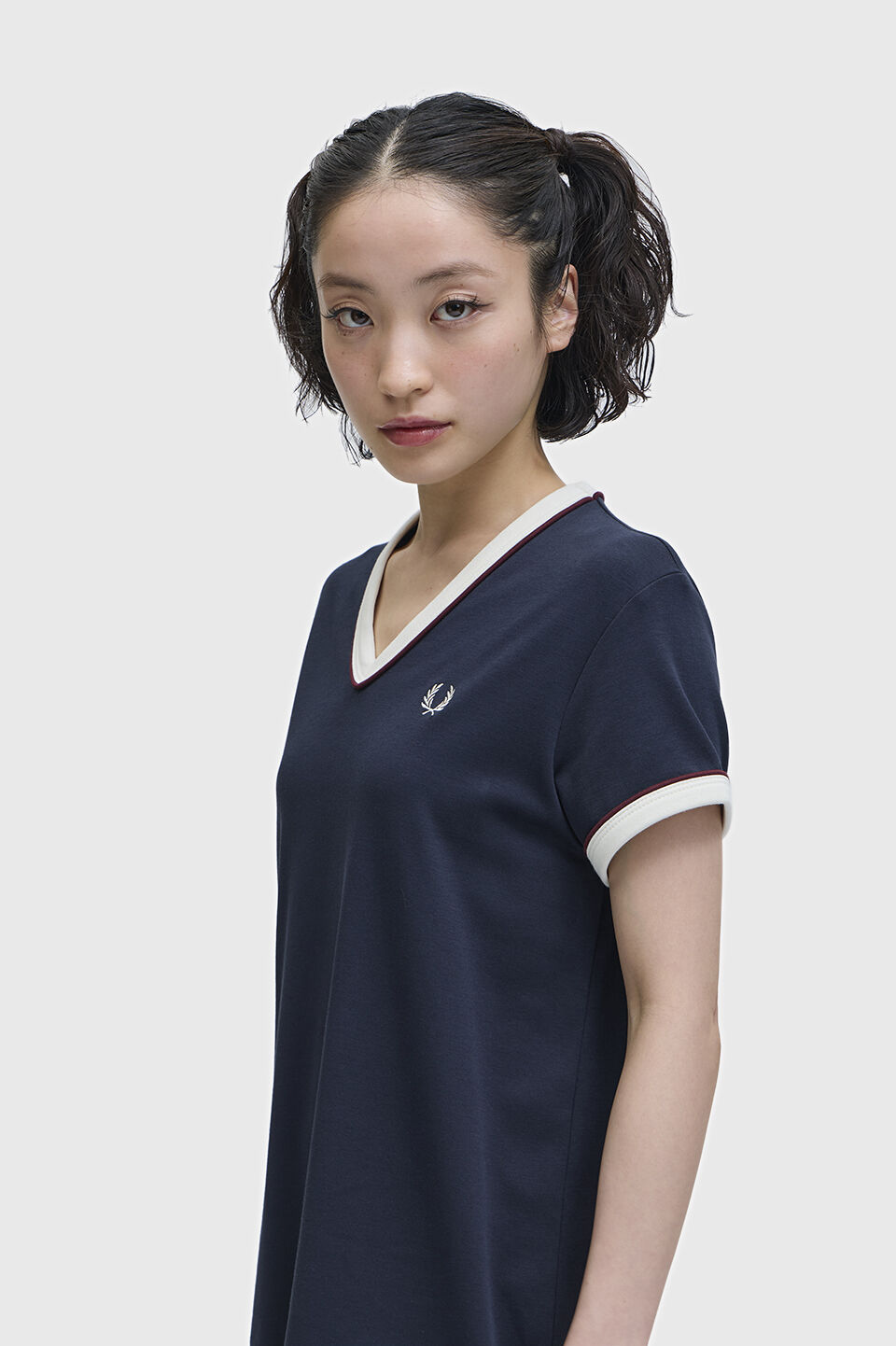 FRED PERRY 「Piped Seams V-Neck T-Shirt Dress／パイピングシームVネックTシャツワンピース」|ワンピース|