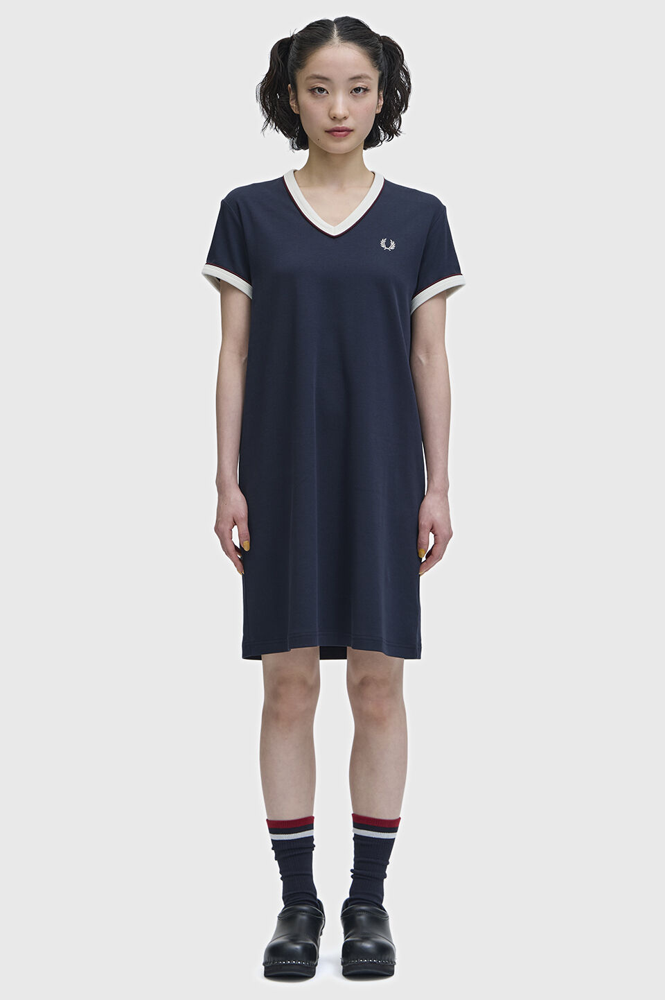 FRED PERRY 「Piped Seams V-Neck T-Shirt Dress／パイピングシームVネックTシャツワンピース」|ワンピース|