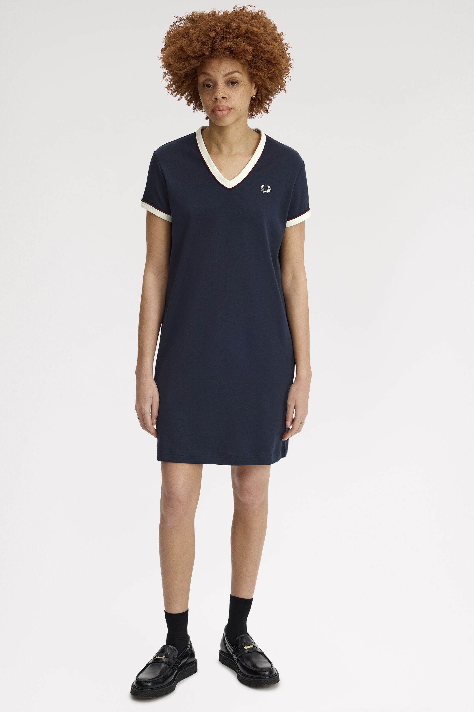 FRED PERRY 「Piped Seams V-Neck T-Shirt Dress／パイピングシームVネックTシャツワンピース」|ワンピース|