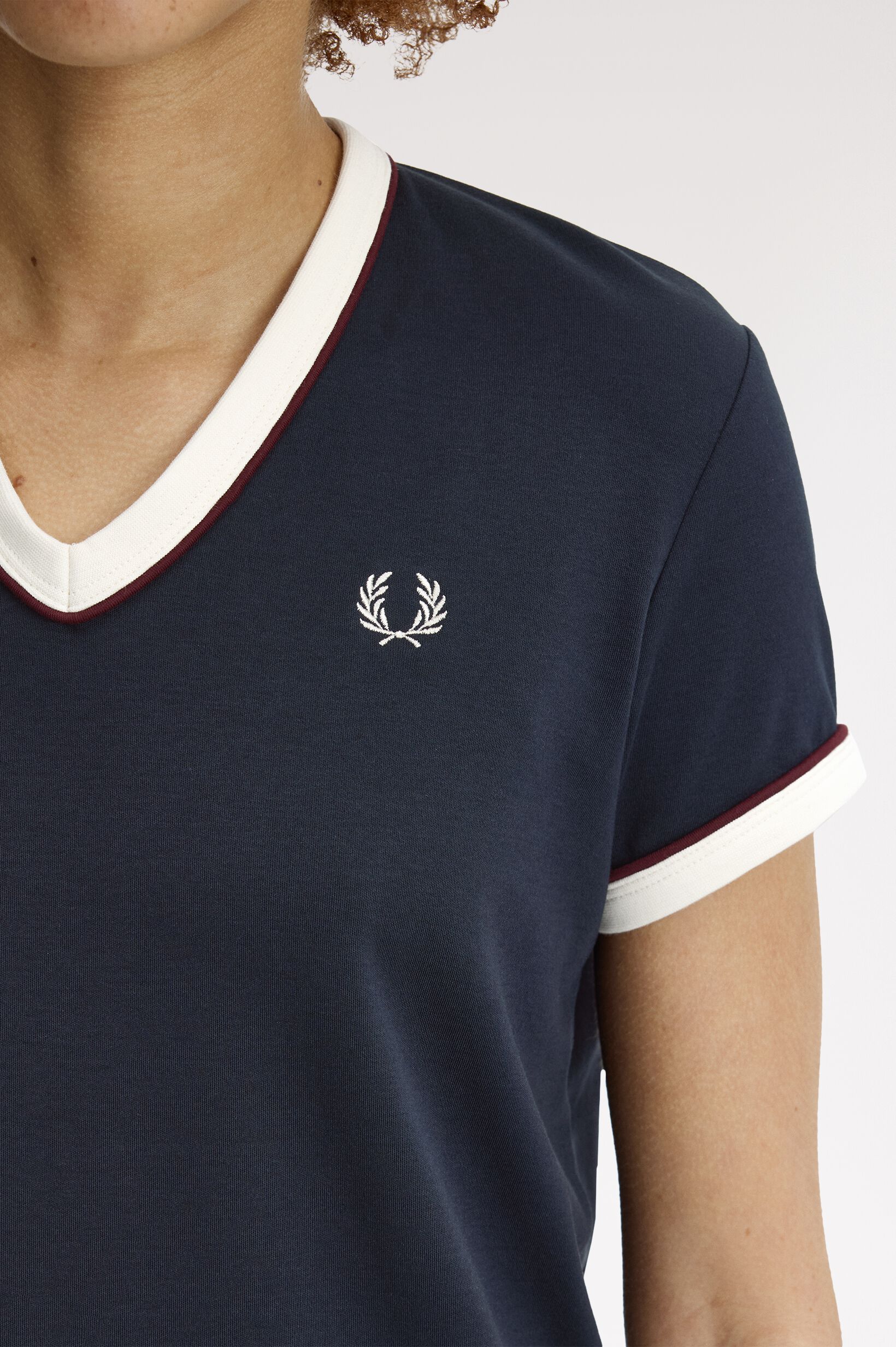 FRED PERRY 「Piped Seams V-Neck T-Shirt Dress／パイピングシームVネックTシャツワンピース」|ワンピース|