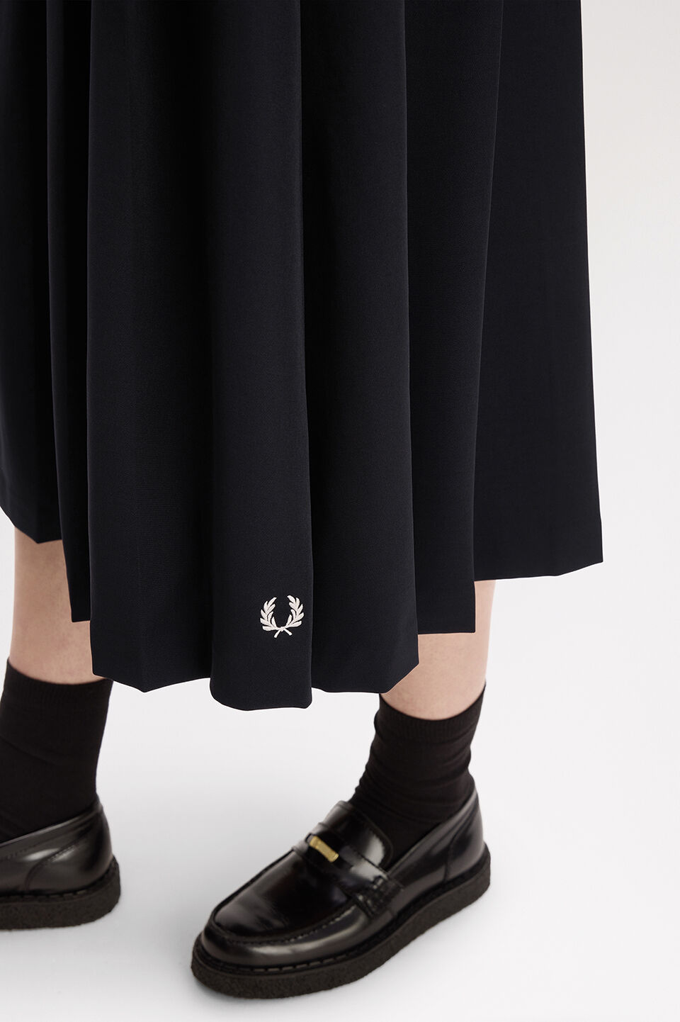 FRED PERRY 「FRED PERRY／Pleated Midi Skirt／プリーツミディスカート」|スカート|BLACK