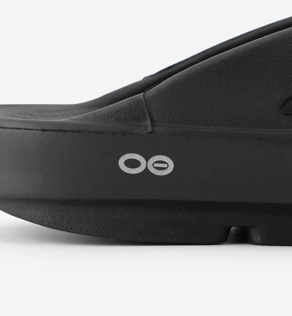  「OOFOS | OOriginal Black MEN」|サンダル|