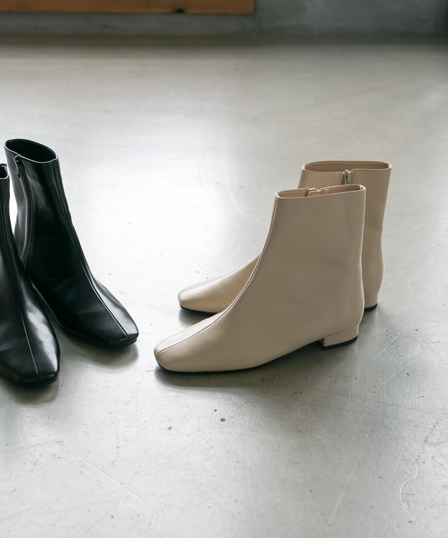 URBAN RESEARCH「『MADE IN JAPAN』スクエアトゥローヒールショートブーツ」|ショートブーツ|アイボリー
