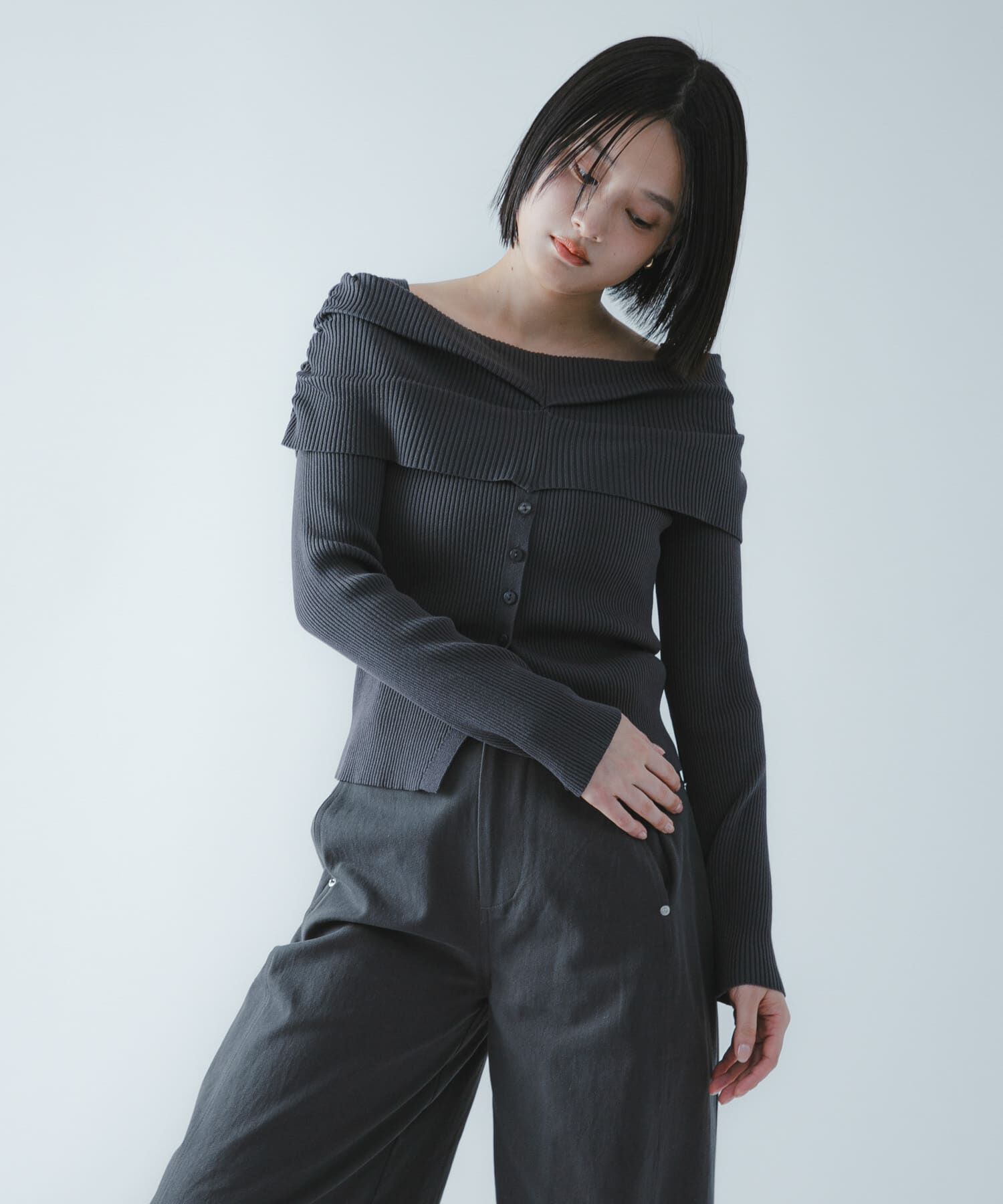 SENSE OF PLACE by URBAN RESEARCH「『洗濯可/防花粉』SKINProofオフショルセーター」|ニット・セーター|チャコールグレー