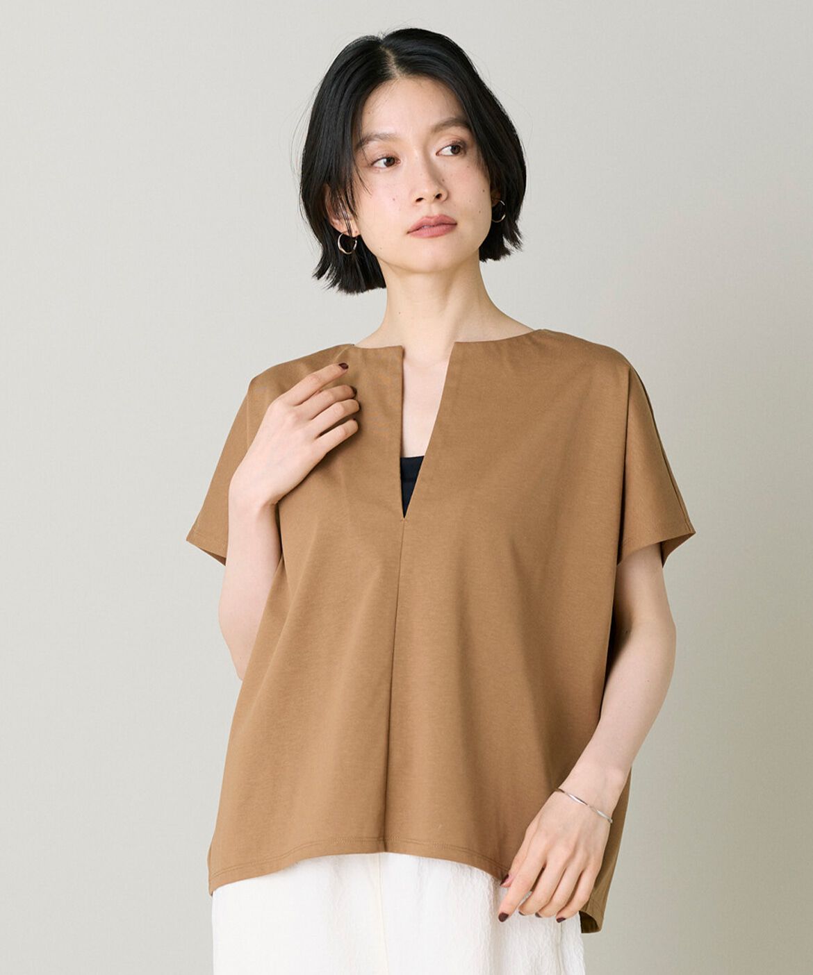 DAY by DAY it&rsquo;s international「ｷｰﾈｯｸｶｯﾄﾌﾟﾙｵｰﾊﾞｰ|すっきり魅せるｷｰﾈｯｸ､軽やか天」|Tシャツ・カットソー|キャメル1