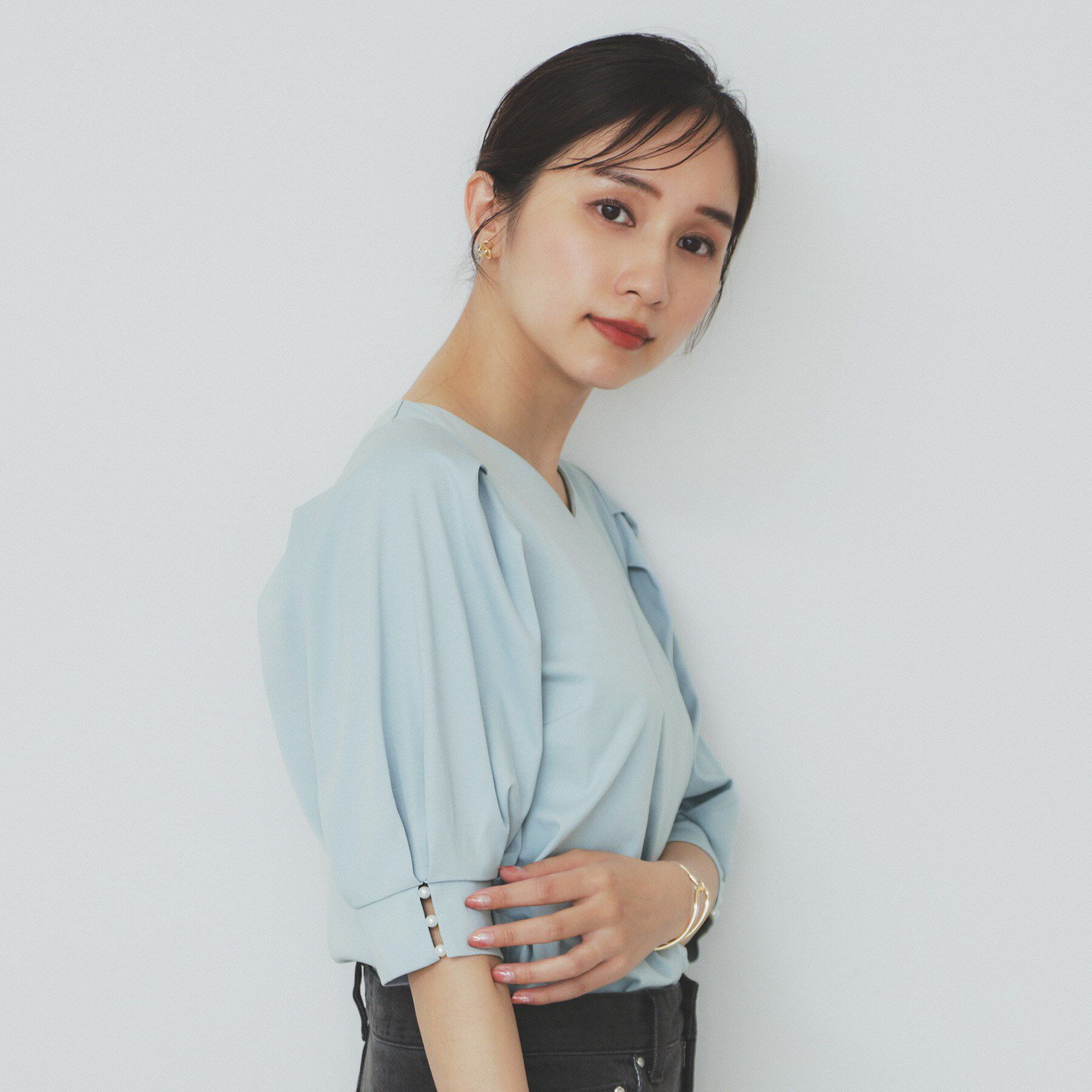 index「《5色展開》Vネックタックパフスリーブトップス【洗濯機洗い可／UVケア／接触冷感】」|Tシャツ・カットソー|