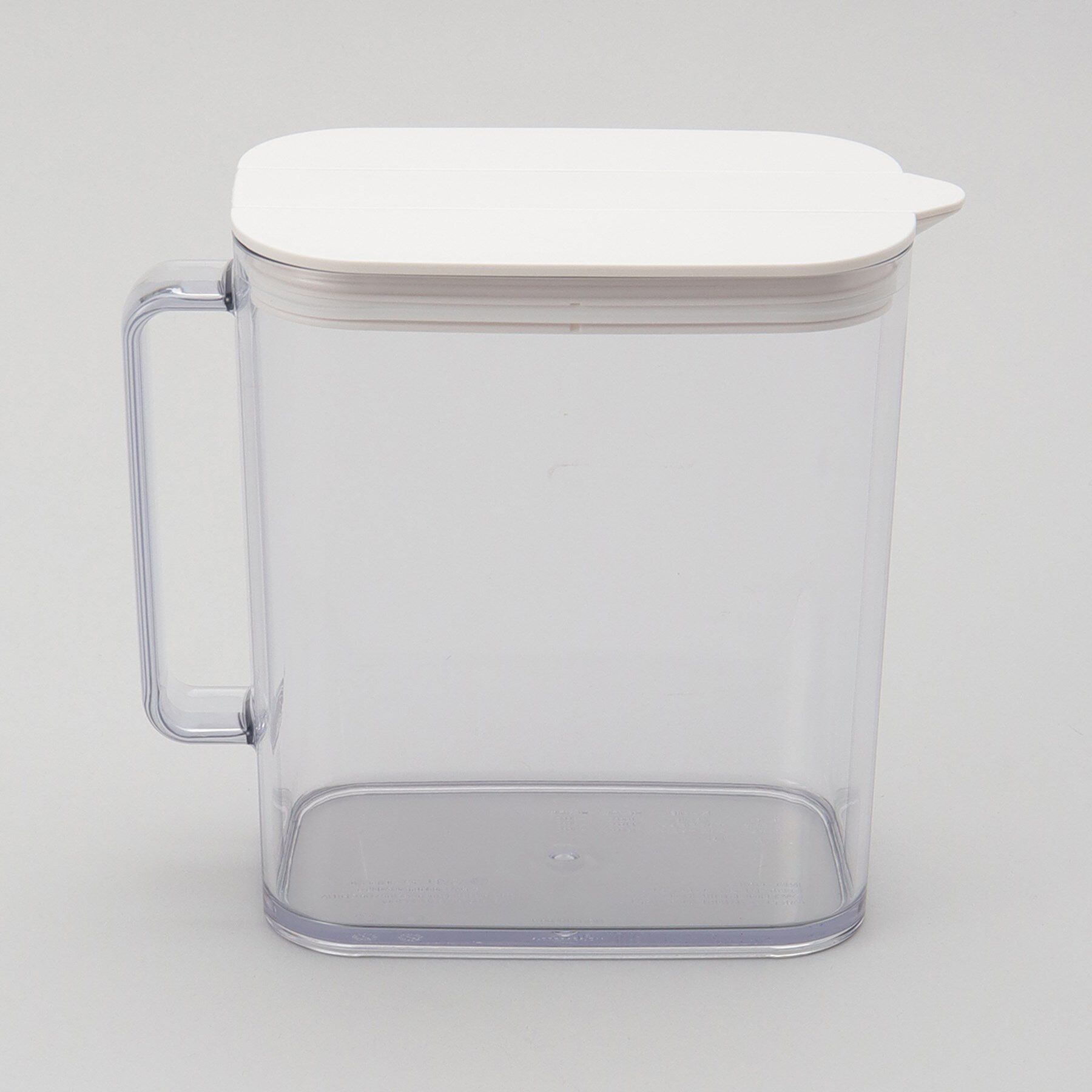 212 KITCHEN STORE「棚に収まる冷水筒 1.5L SP-151ホワイト」|グラス・マグカップ|