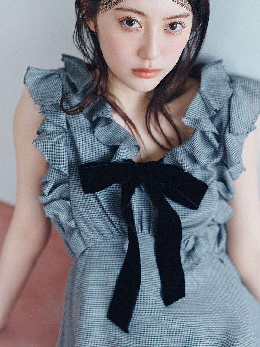 SNIDEL「【WEB限定カラーあり】フリルボウタイノースリブラウス」|シャツ・ブラウス|