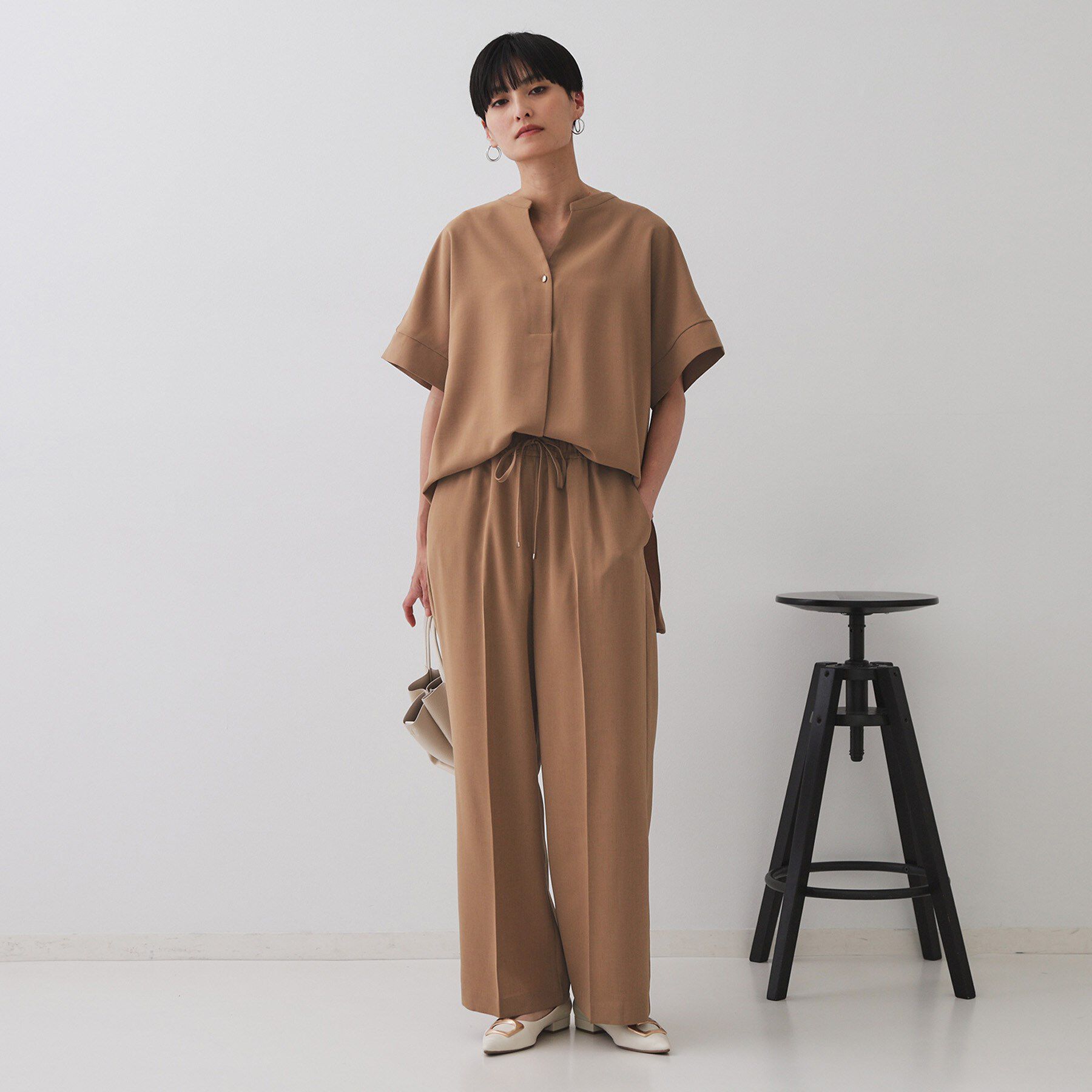 OPAQUE.CLIP「《5色展開／SS-LLサイズ》スキッパー金ボタンブラウス／セットアップ対応【防シワ／ストレッチ／洗濯」|シャツ・ブラウス|