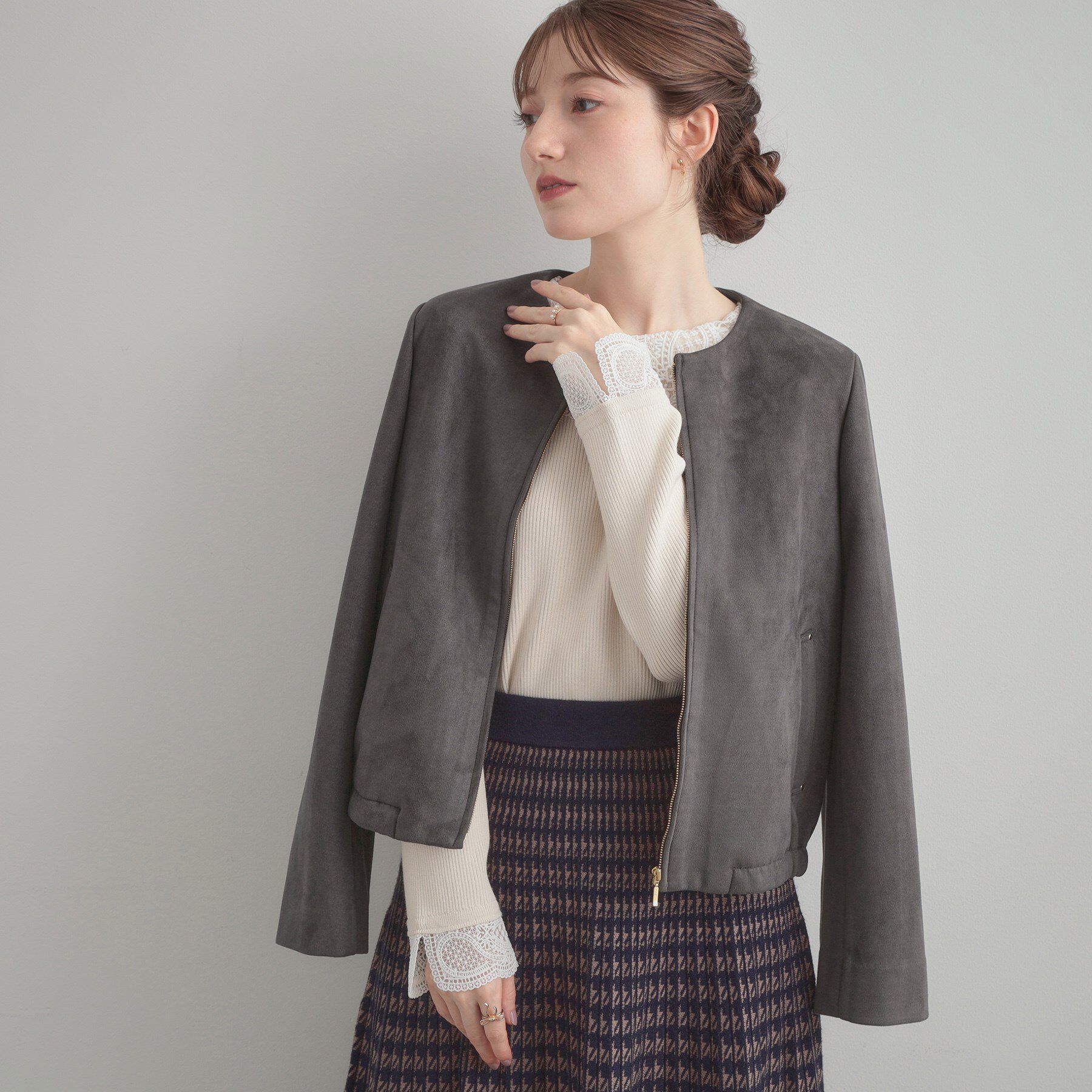 Couture broach「【通勤・大人上品】スエード調ダンボール ノーカラージャケット」|ブルゾン・スタジャン|チャコールグレー(0