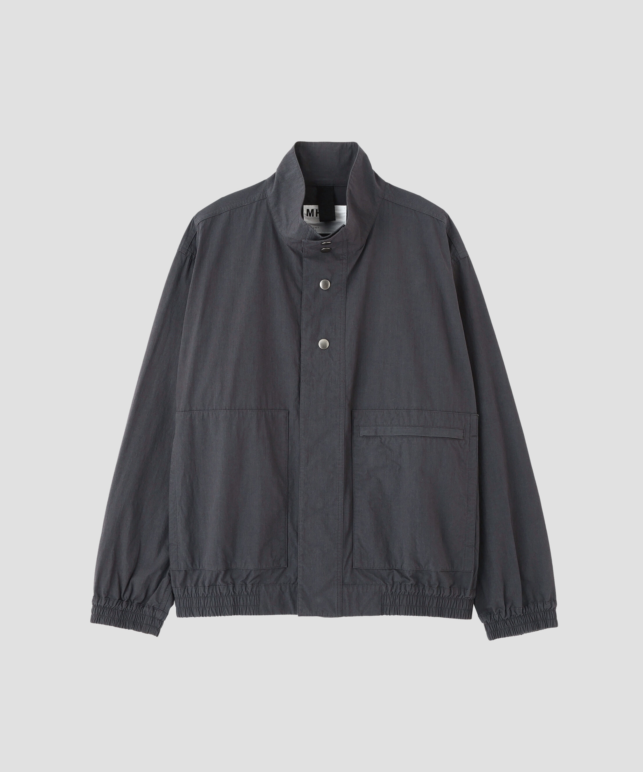 MHL.「COTTON NYLON PLAINWEAVE BLOUSON」|ブルゾン・スタジャン|