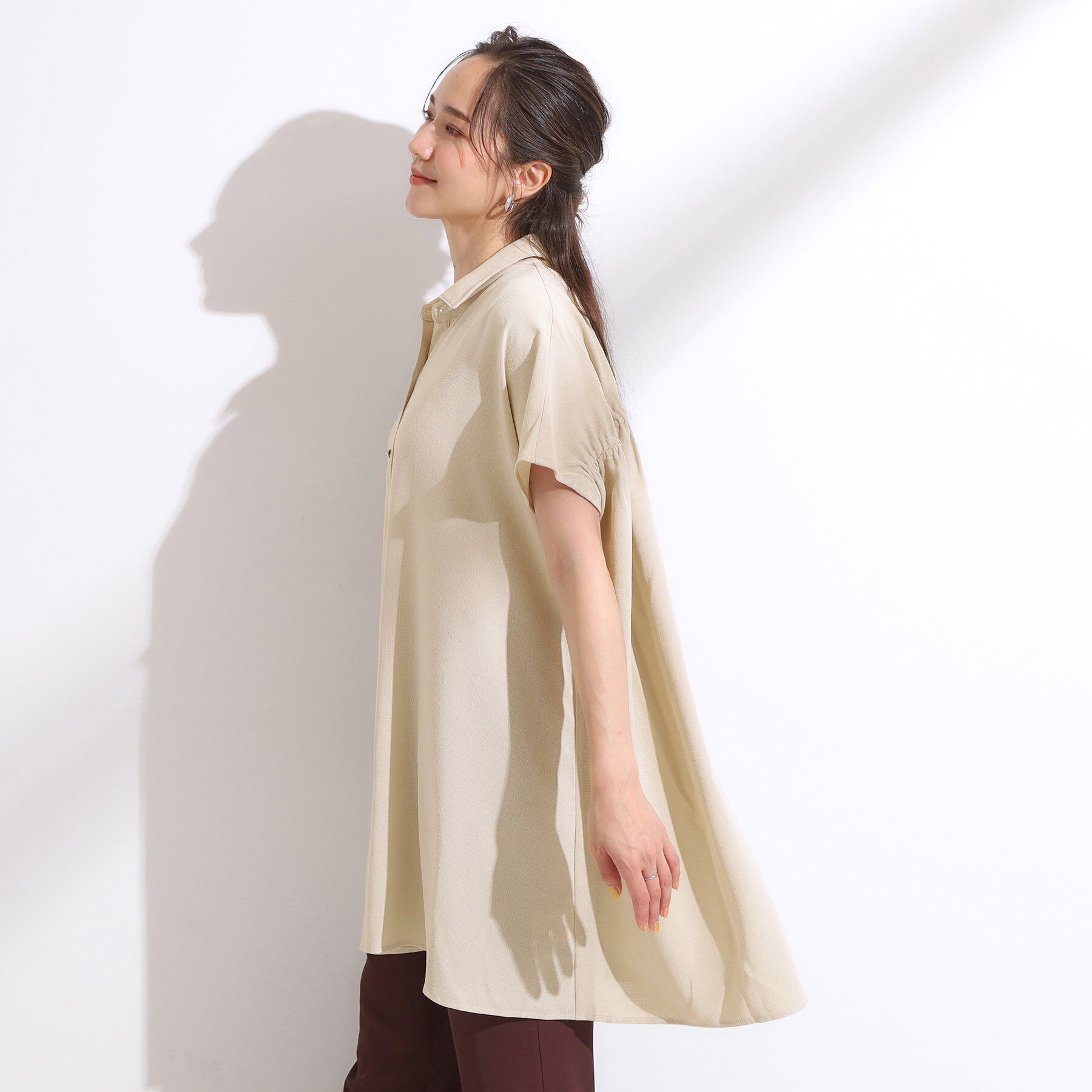SHOO･LA･RUE「【S-LL/体型カバー】さらりとしたタッチが心地よい バックギャザーブラウス」|チュニック|