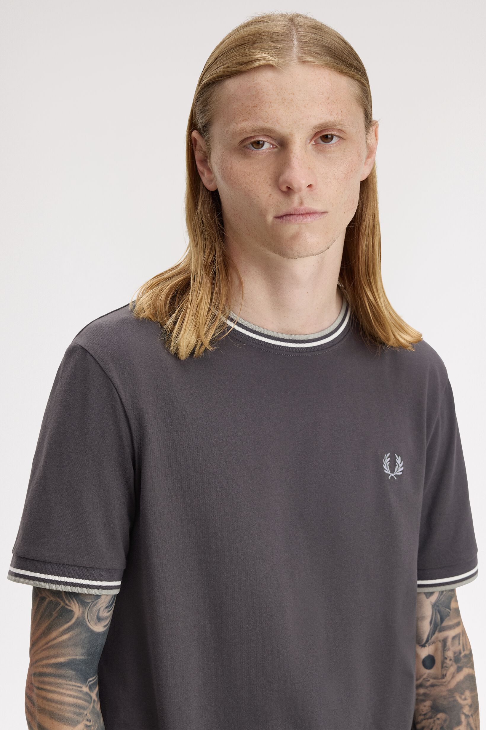 FRED PERRY 「Twin Tipped T-Shirt／ティップラインTシャツ M1588V」|Tシャツ・カットソー|