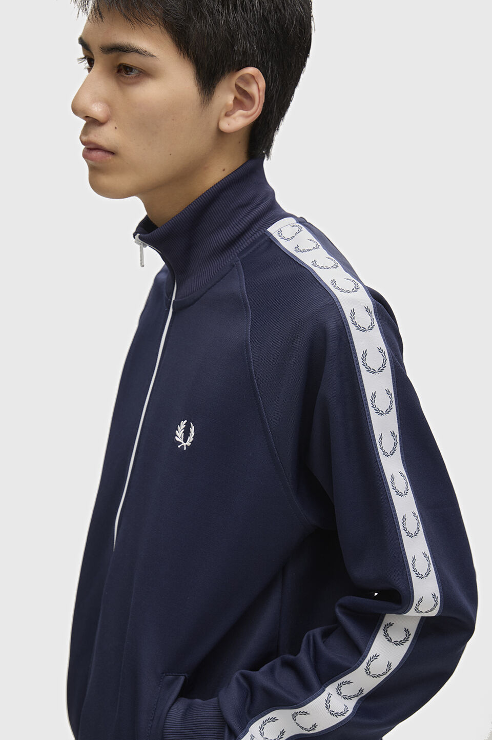 FRED PERRY 「FRED PERRY／Taped Track Jacket／フレッドペリートラックジャケット」|スウェット・ジャージ|CARBON BLUE