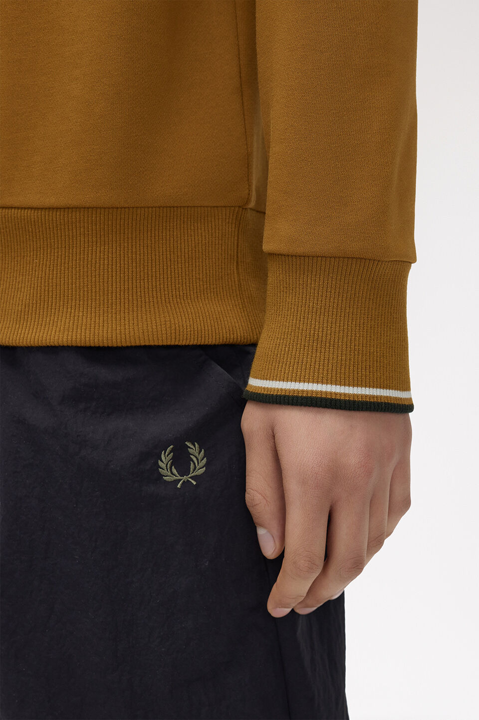 FRED PERRY 「FRED PERRY／Crew Neck Sweatshirt／フレッドペリースウェットシャツ」|Tシャツ・カットソー|