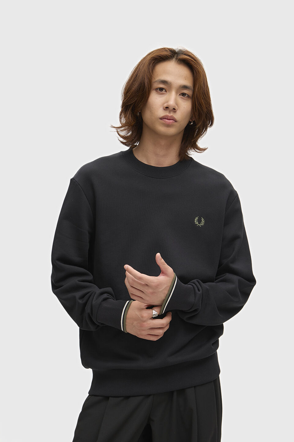 FRED PERRY 「FRED PERRY／Crew Neck Sweatshirt／フレッドペリースウェットシャツ」|Tシャツ・カットソー|BLACK/ECRU/LAUREL
