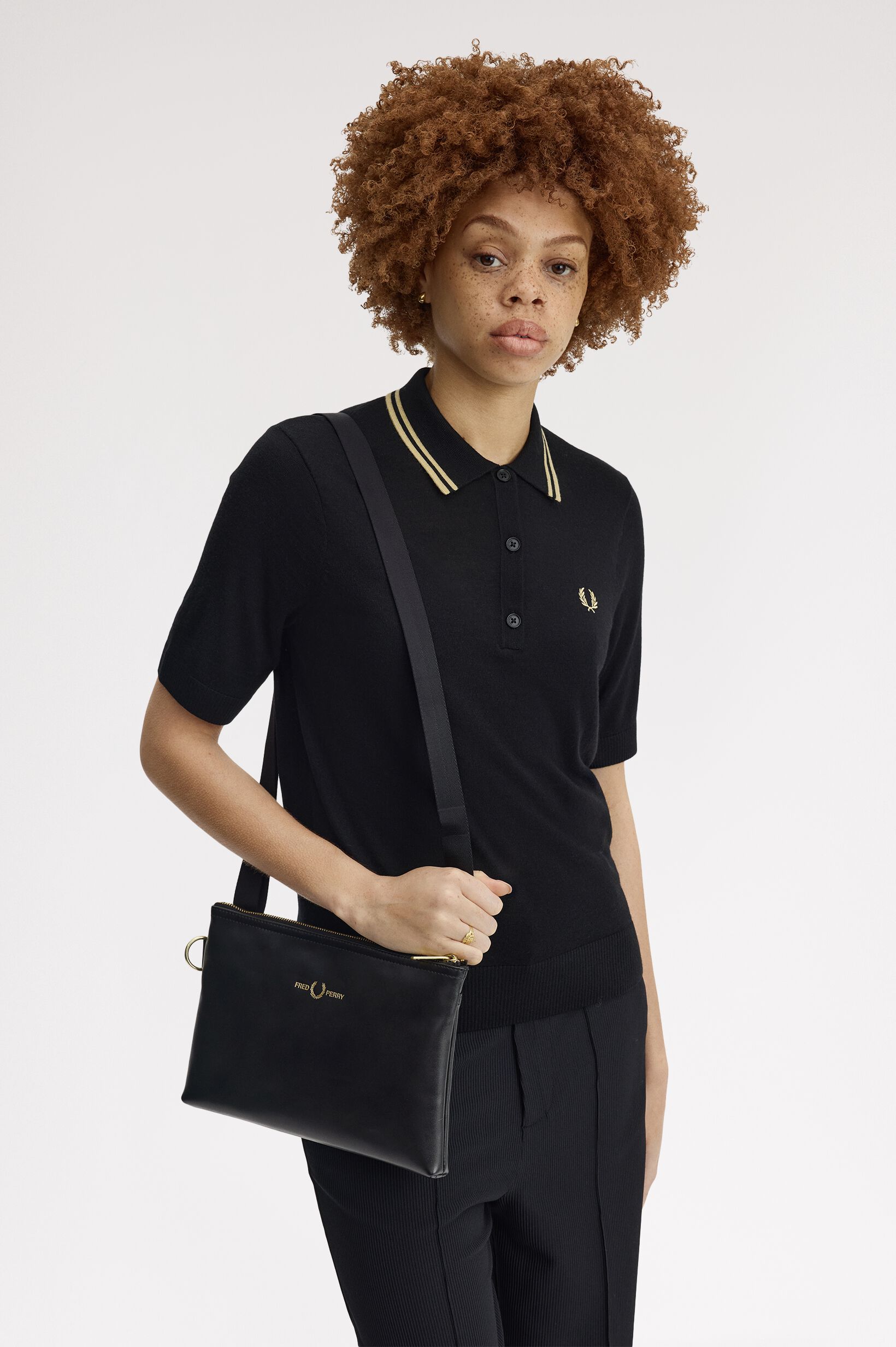 FRED PERRY 「Smooth Leather Sacoche／スムースレザーサコッシュ」|ショルダー・メッセンジャー|