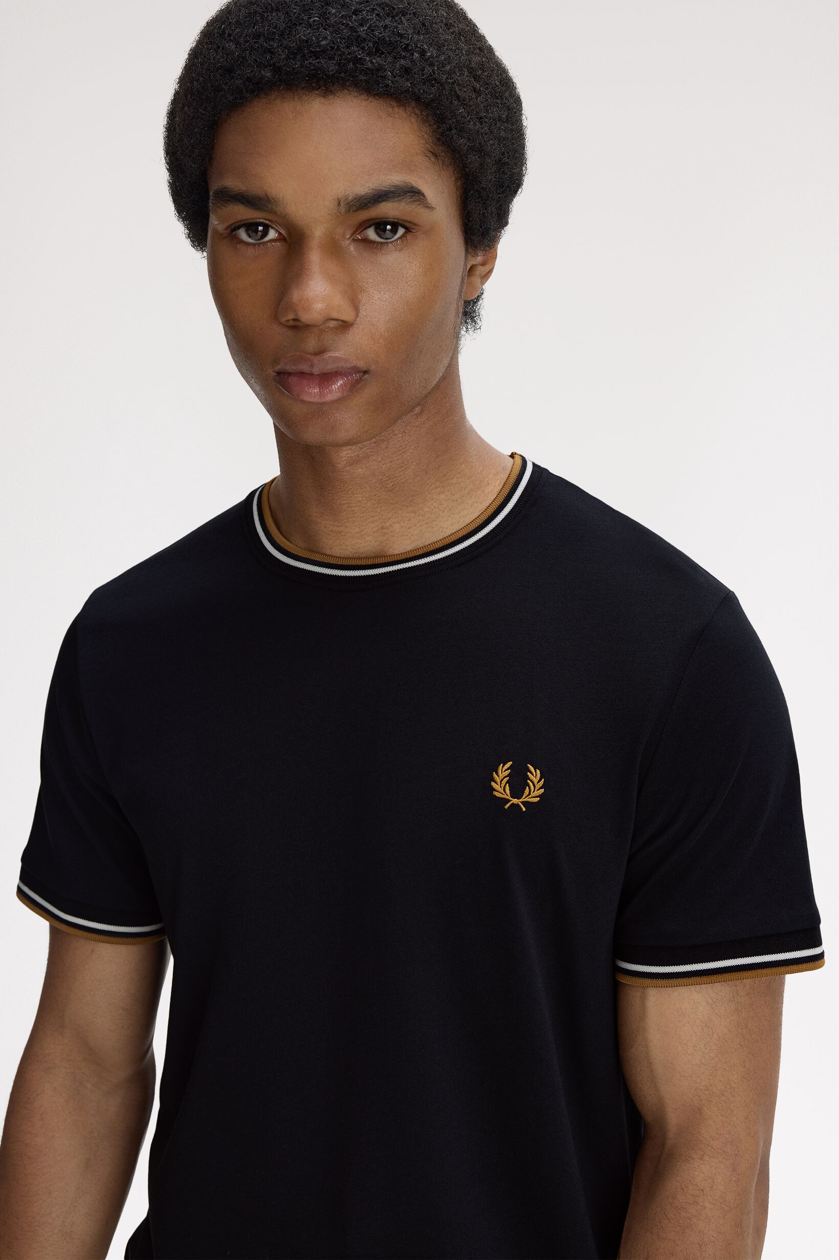 FRED PERRY 「Twin Tipped T-Shirt／ティップラインTシャツ M1588V」|Tシャツ・カットソー|