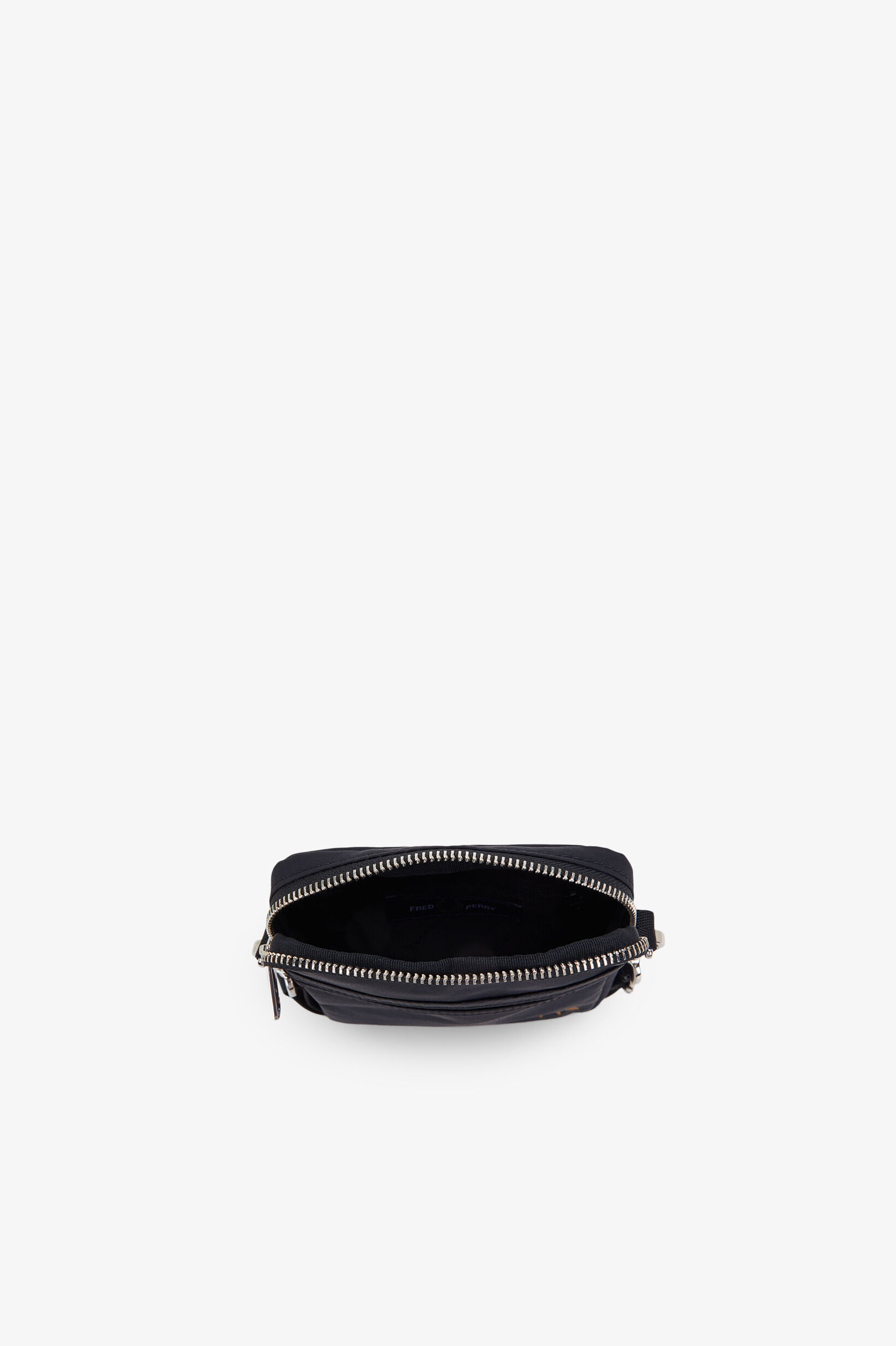 FRED PERRY 「BRENTHAM SMALL SIDE BAG／ブレンサムスモールサイドバッグ」|ショルダー・メッセンジャー|