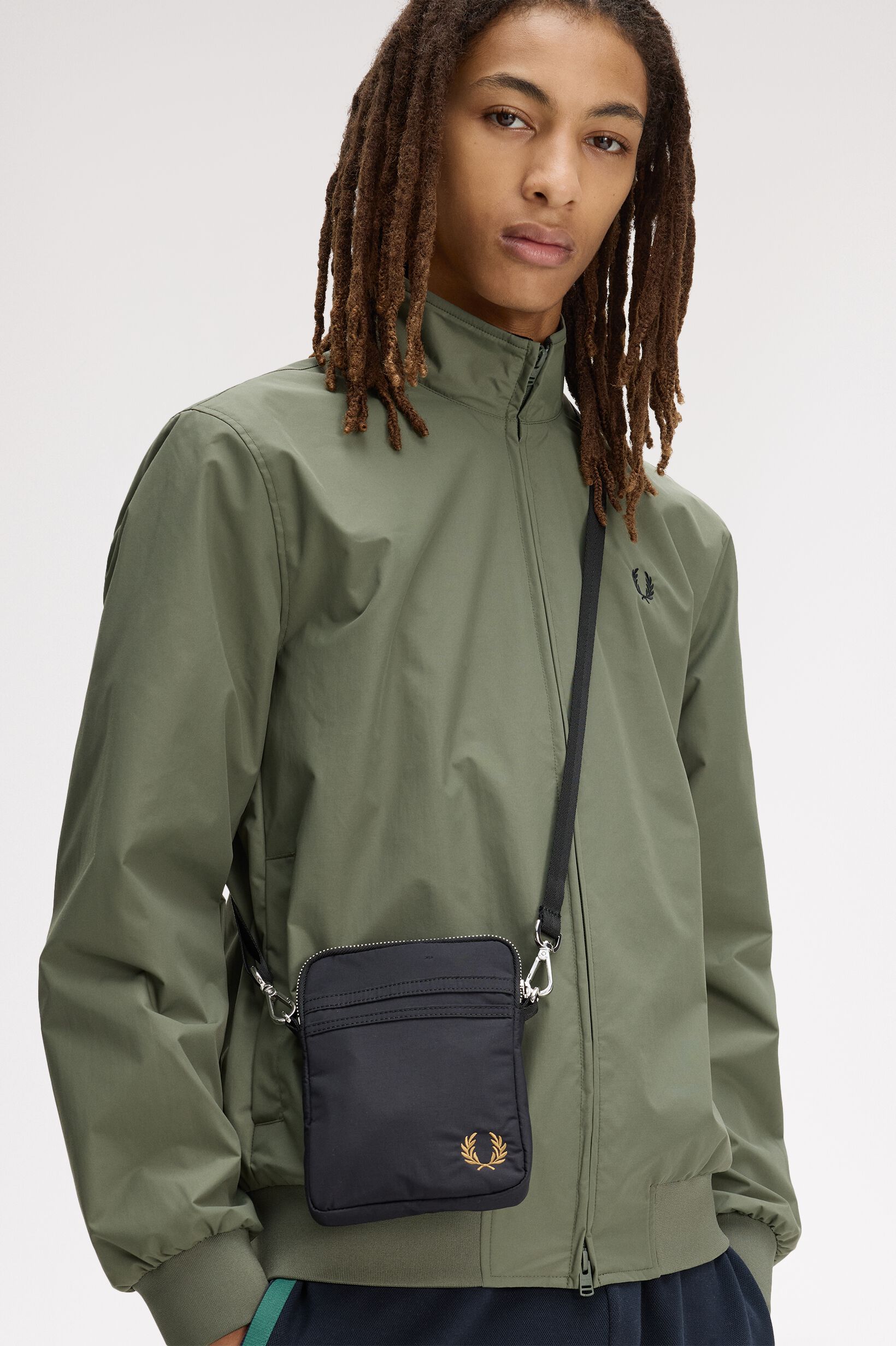 FRED PERRY 「BRENTHAM SMALL SIDE BAG／ブレンサムスモールサイドバッグ」|ショルダー・メッセンジャー|