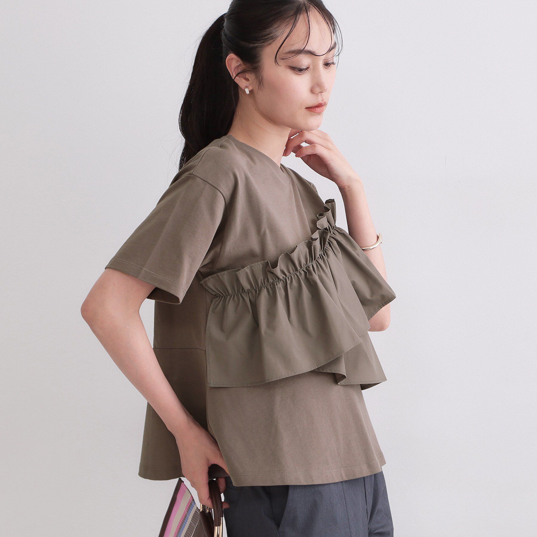 OPAQUE.CLIP「【接触冷感】アシメフリルドッキングカットソー《洗濯機OK》」|Tシャツ・カットソー|チャコールグレー(0