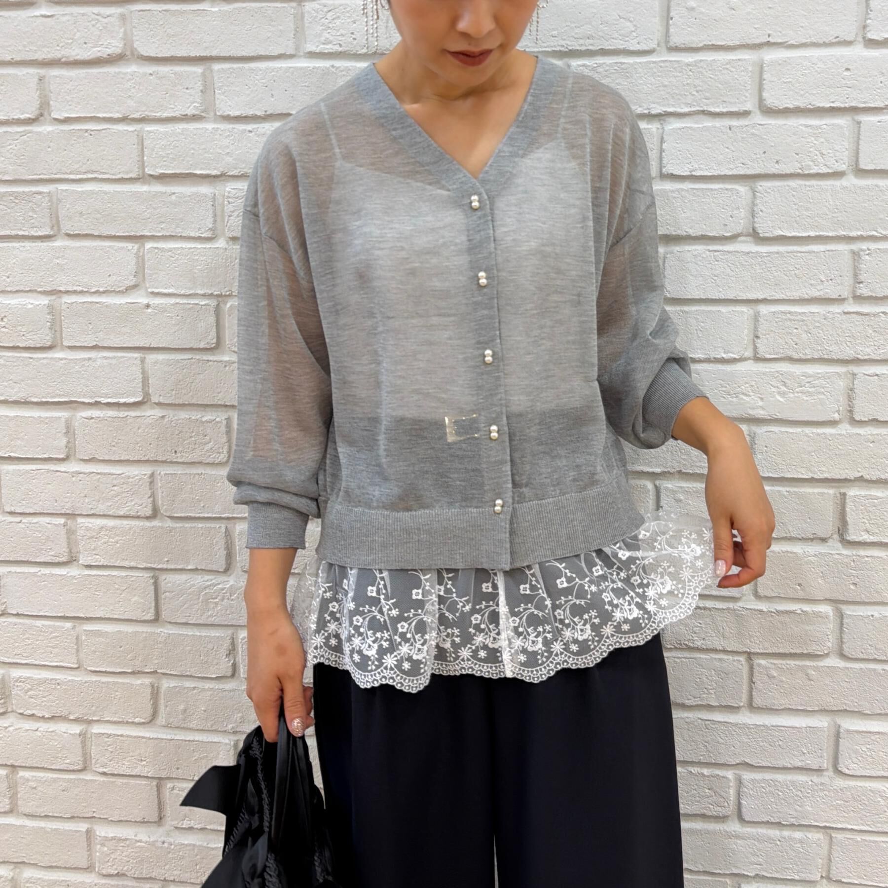 Couture broach「【羽織るだけで華やぐ】レースペプラム付 愛されシアーカーディガン」|カーディガン|グレー(012)