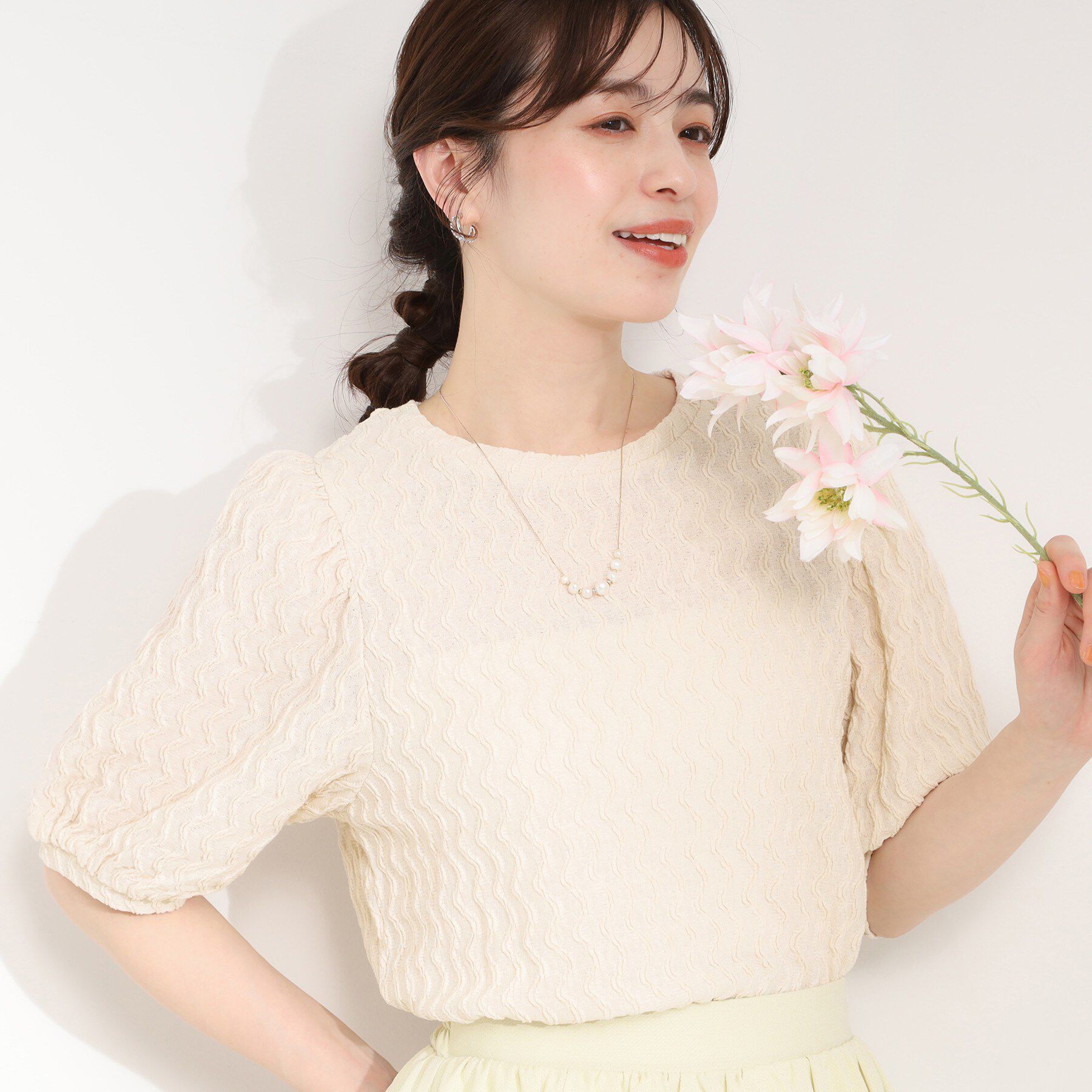 SHOO･LA･RUE「【洗濯機可/S-LL】パフスリーブが女性らしい ウェーブ柄 ジャカードトップス」|Tシャツ・カットソー|オフホワイト(003