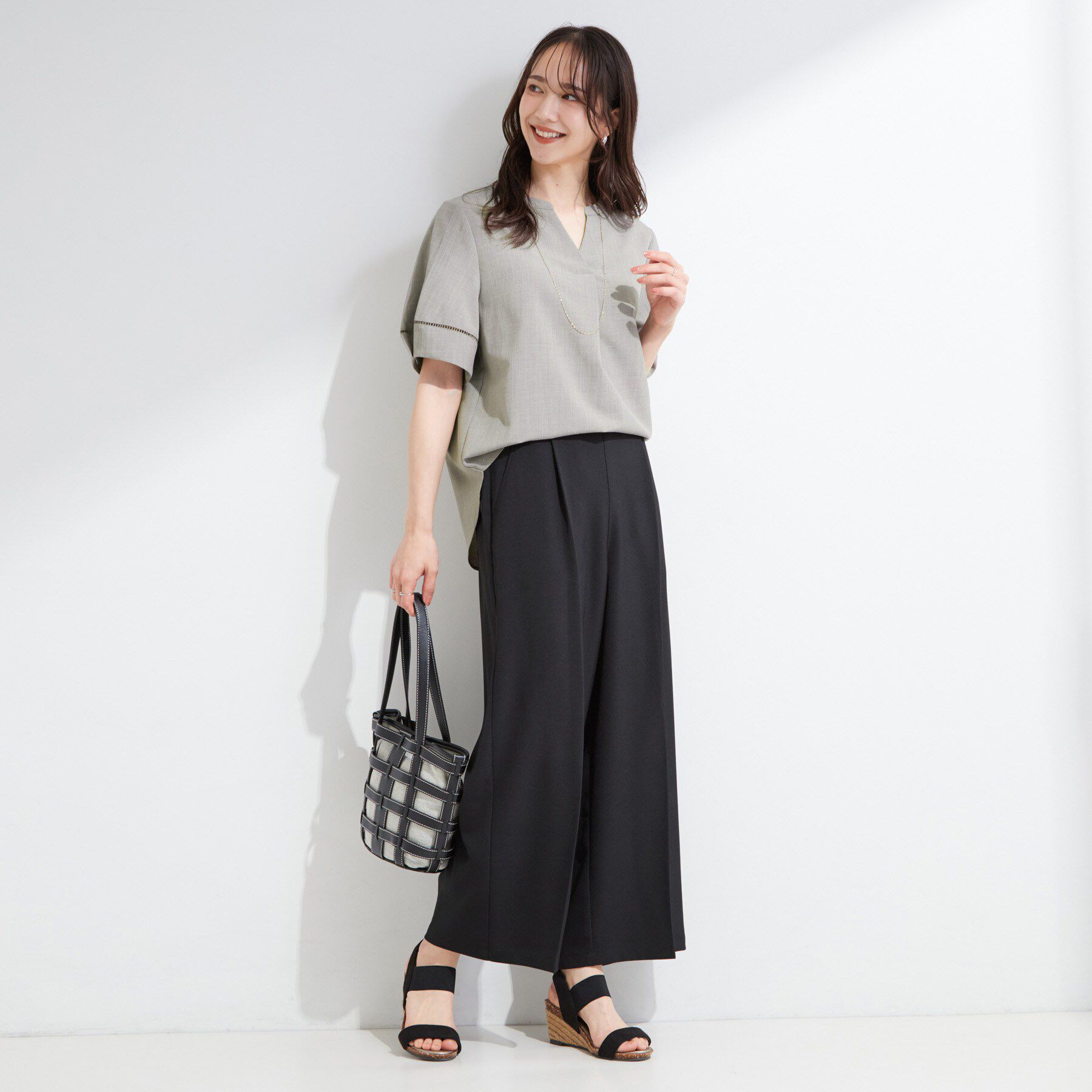 SHOO･LA･RUE「【洗濯後しわになりにくい/インせずきまる】お袖のハシゴレースで涼やかに 麻調スキッパーブラウス」|シャツ・ブラウス|