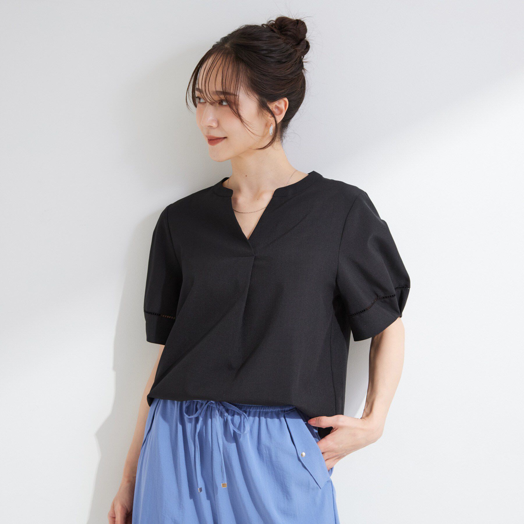 SHOO･LA･RUE「【洗濯後しわになりにくい/インせずきまる】お袖のハシゴレースで涼やかに 麻調スキッパーブラウス」|シャツ・ブラウス|
