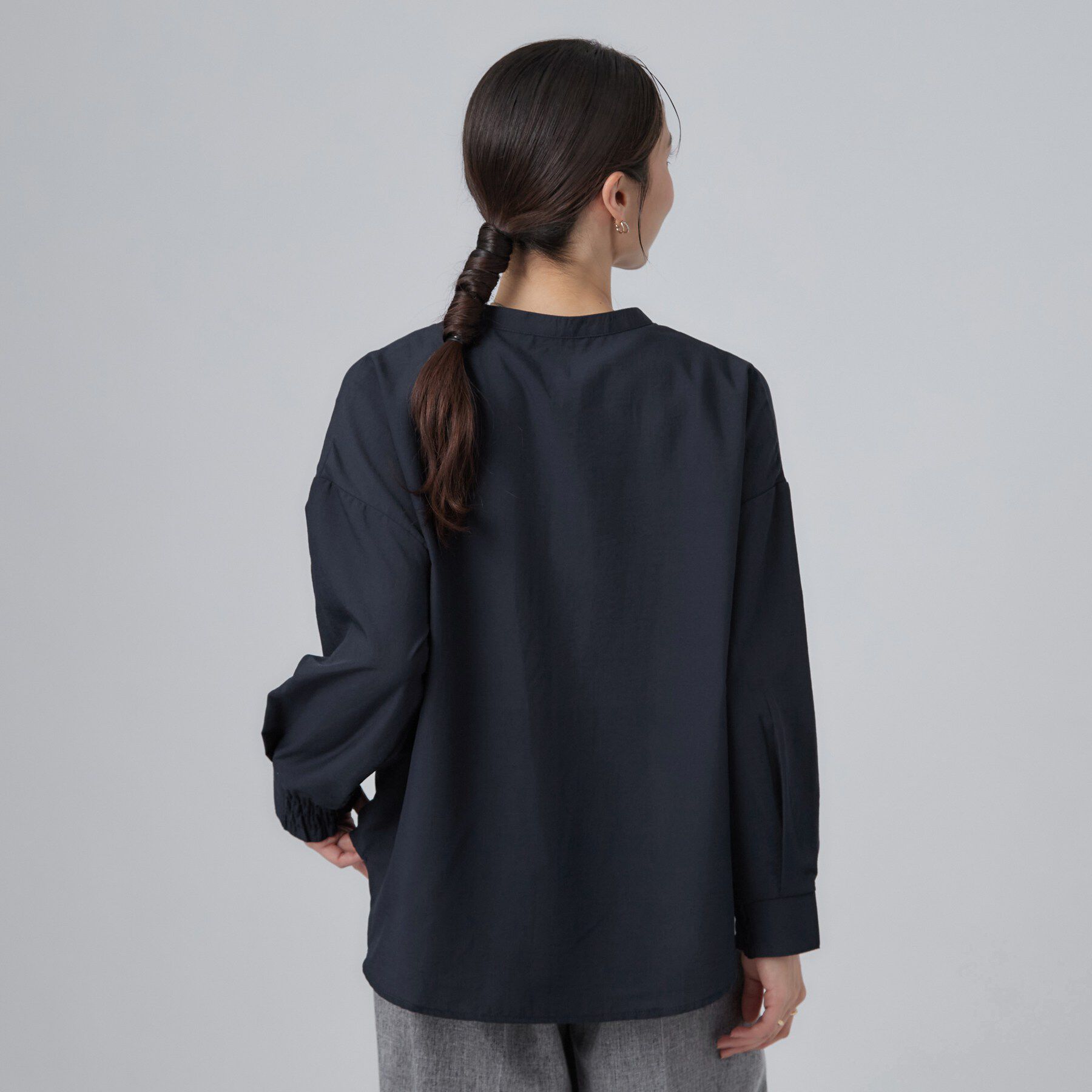 SHOO･LA･RUE「【洗濯後しわになりにくい/S-LL】キーネック金ボタンポケットシャツ」|シャツ・ブラウス|